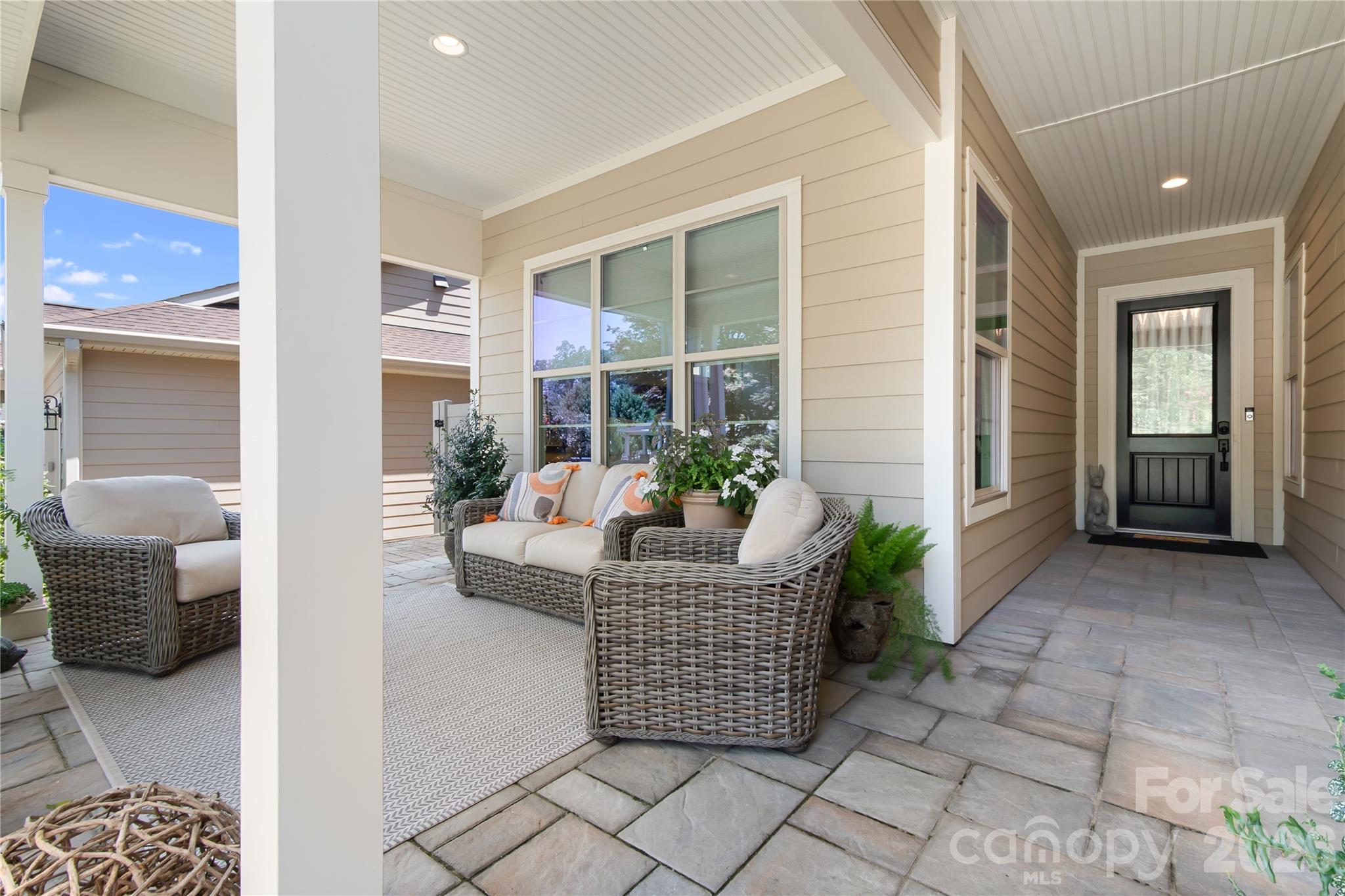 Single Family Residence at 7142 Hanging Rock Court, Denver, photo 5 of 46
