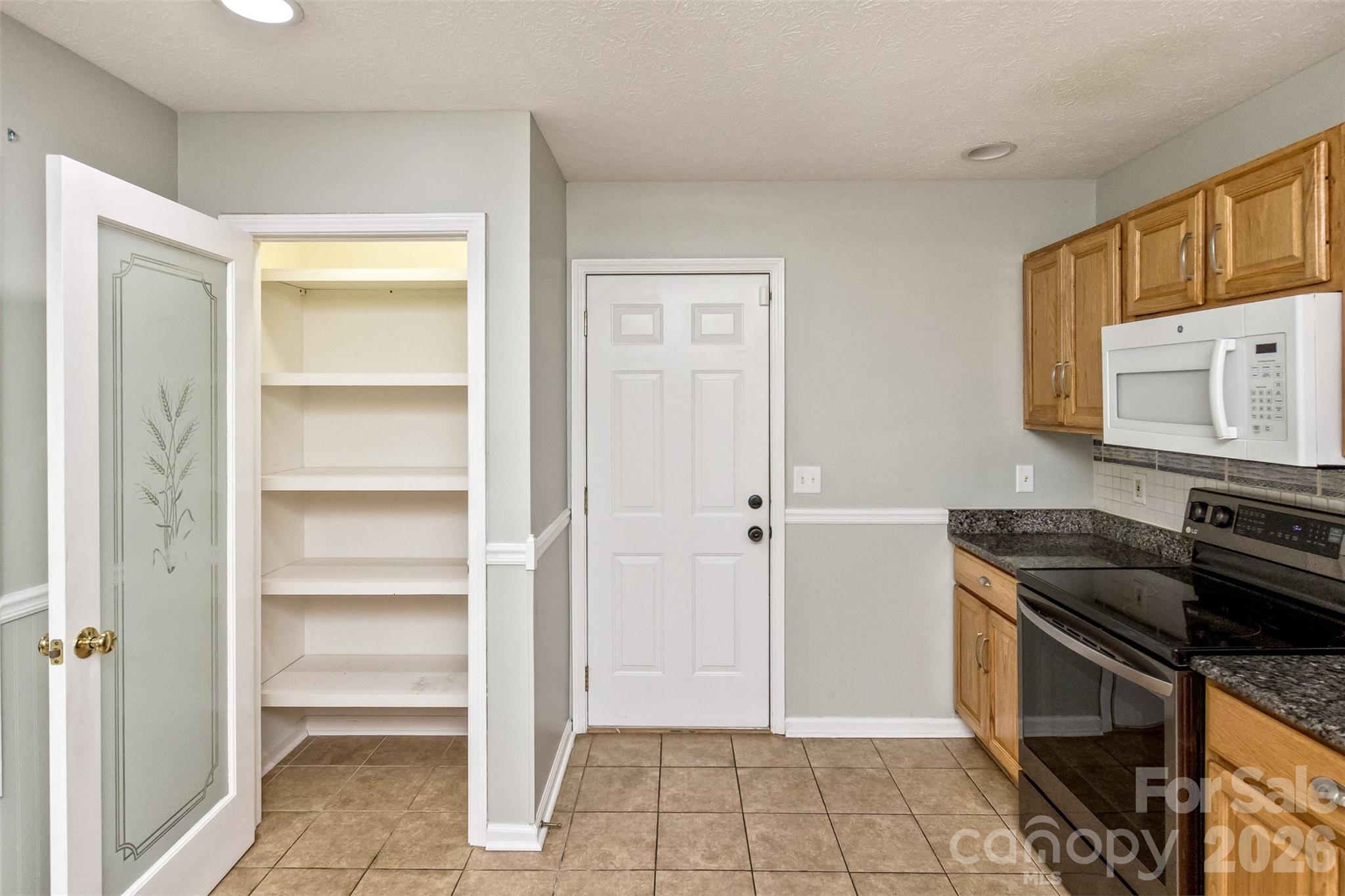 Pantry & Garage Access - 100 Titleist Way, Hendersonville