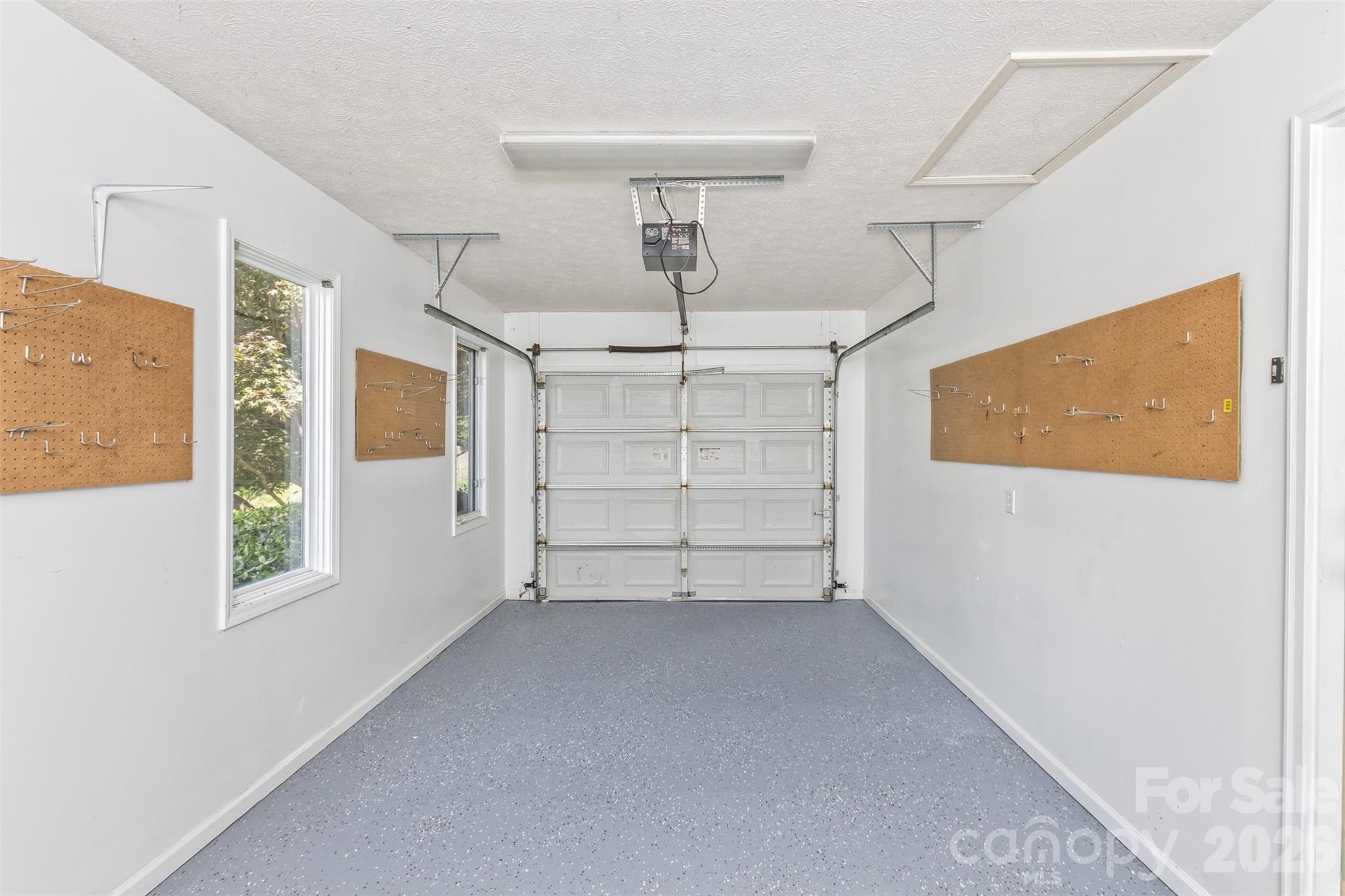 Epoxy coated 1Car+ garage - 100 Titleist Way, Hendersonville