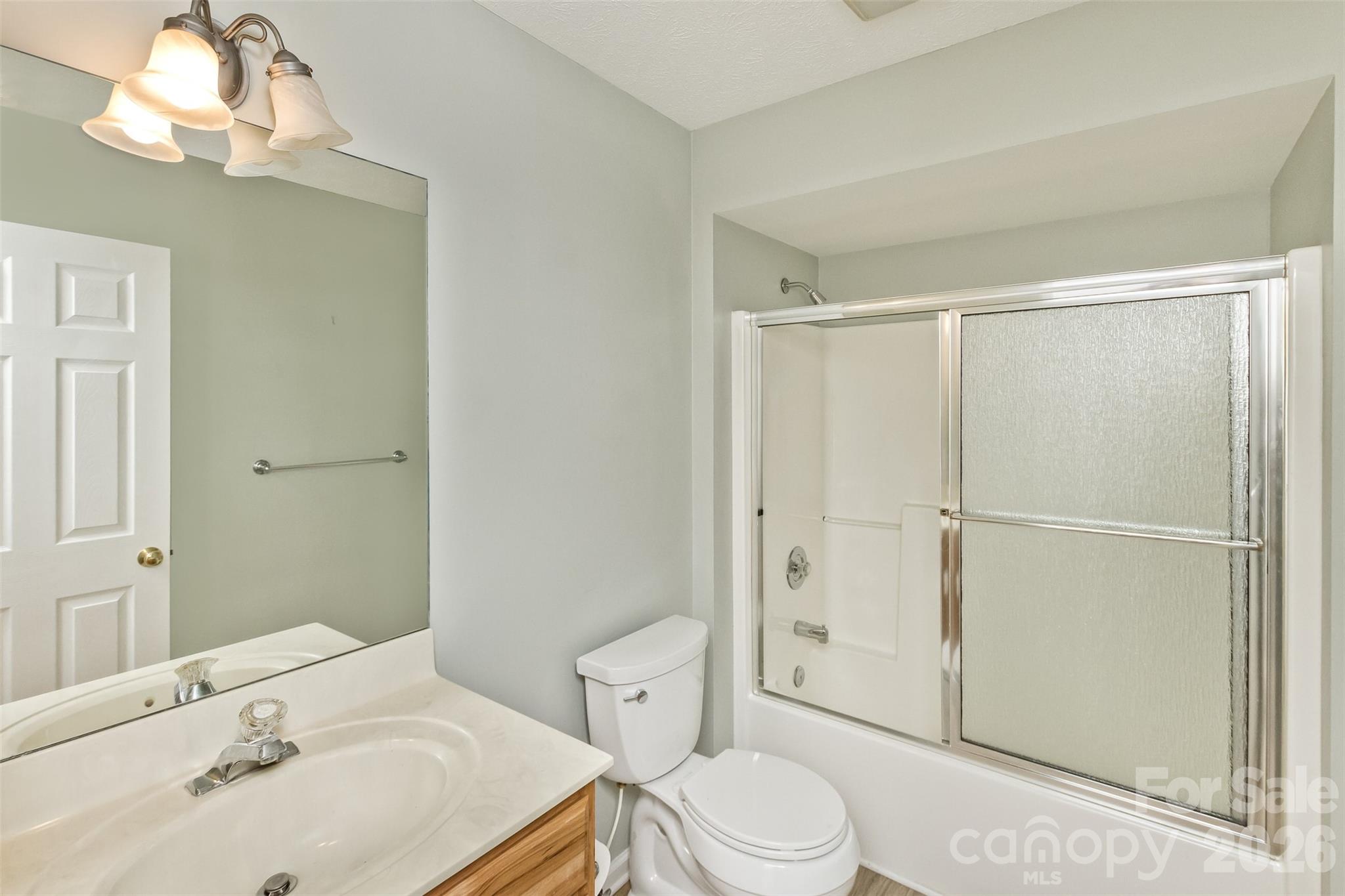 Guest Bath - 100 Titleist Way, Hendersonville