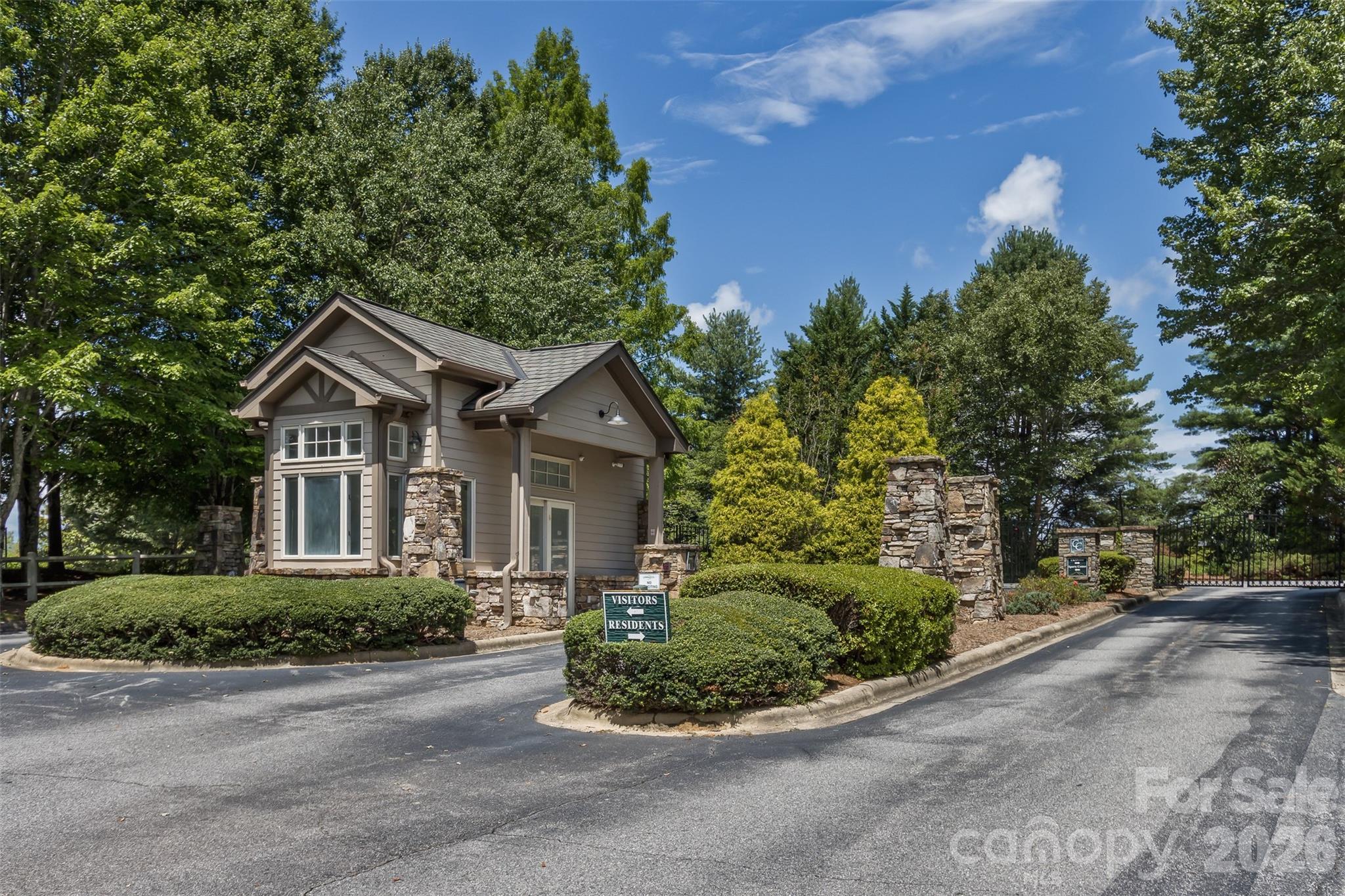 Gated Community - 100 Titleist Way, Hendersonville