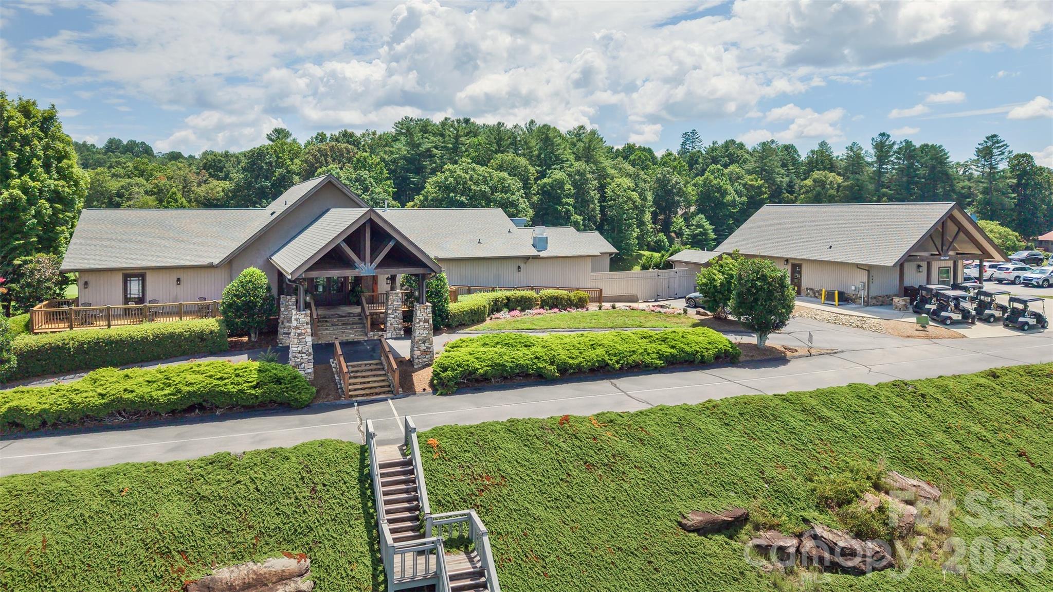 Club & Golf Shop - 100 Titleist Way, Hendersonville