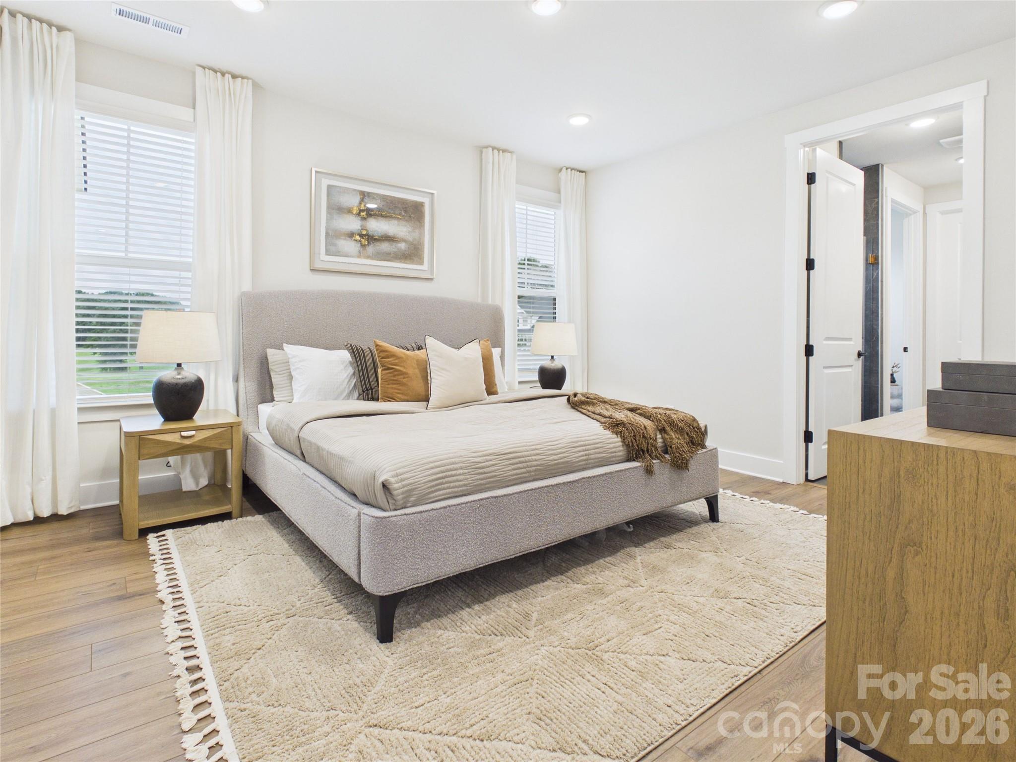2nd primary bedroom on main - 1065 Rolling Meadows Drive, Mooresville