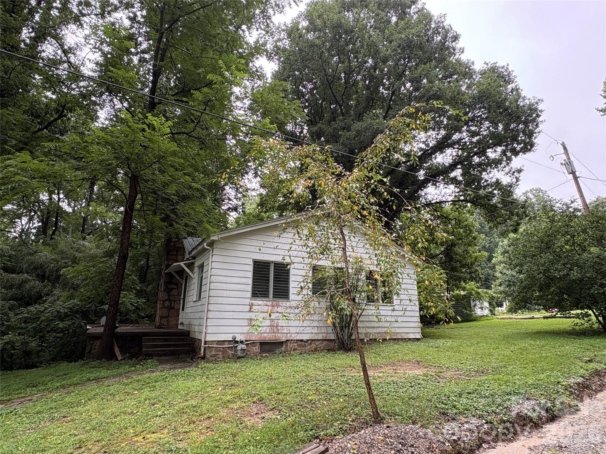 Front View - 912 Halstead Boulevard, Hendersonville