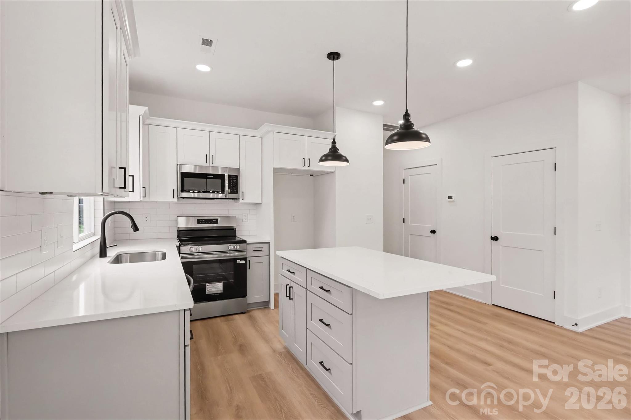 Duplex at 206 W Todd Lane, Charlotte, photo 5 of 26