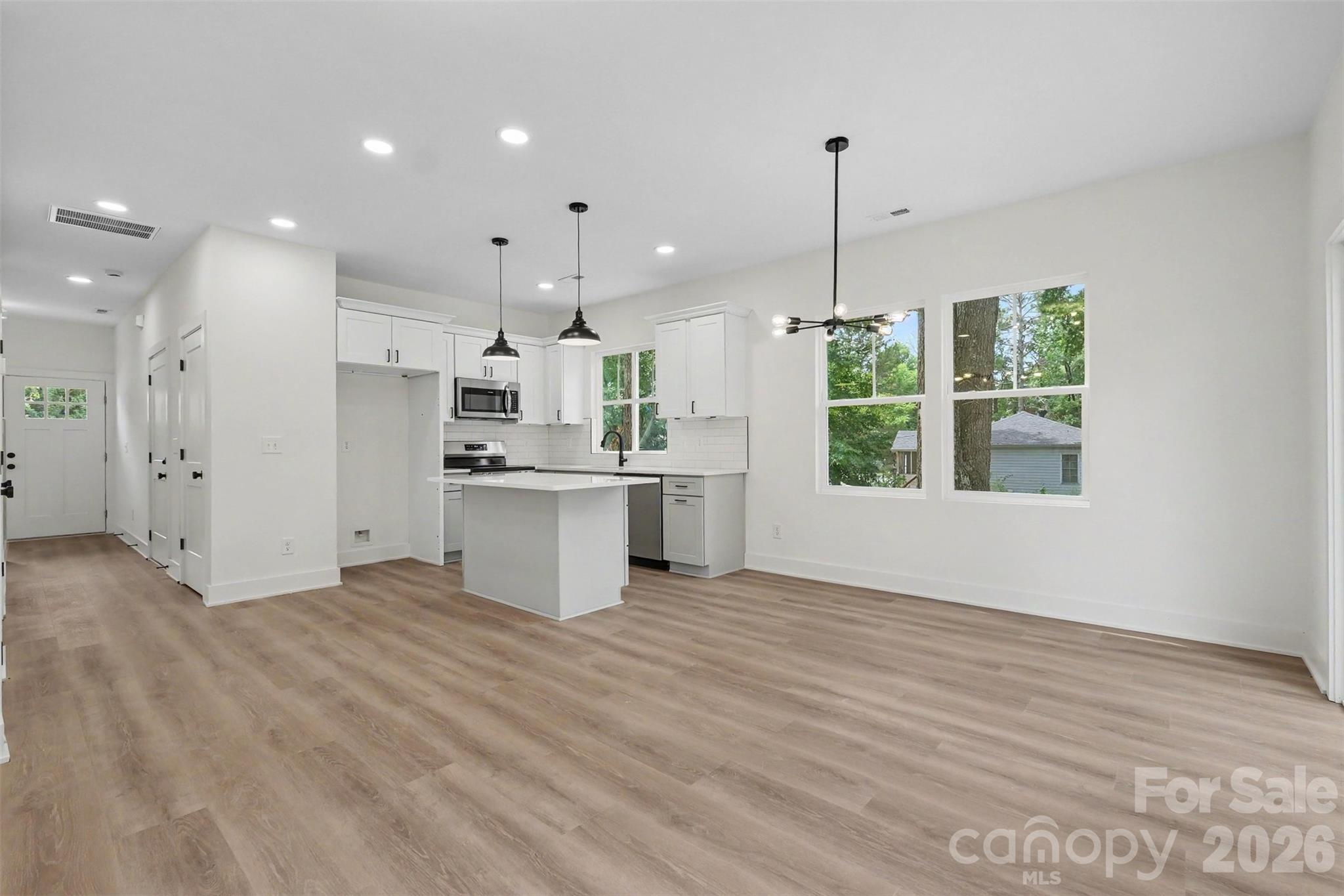 Duplex at 206 W Todd Lane, Charlotte, photo 6 of 26