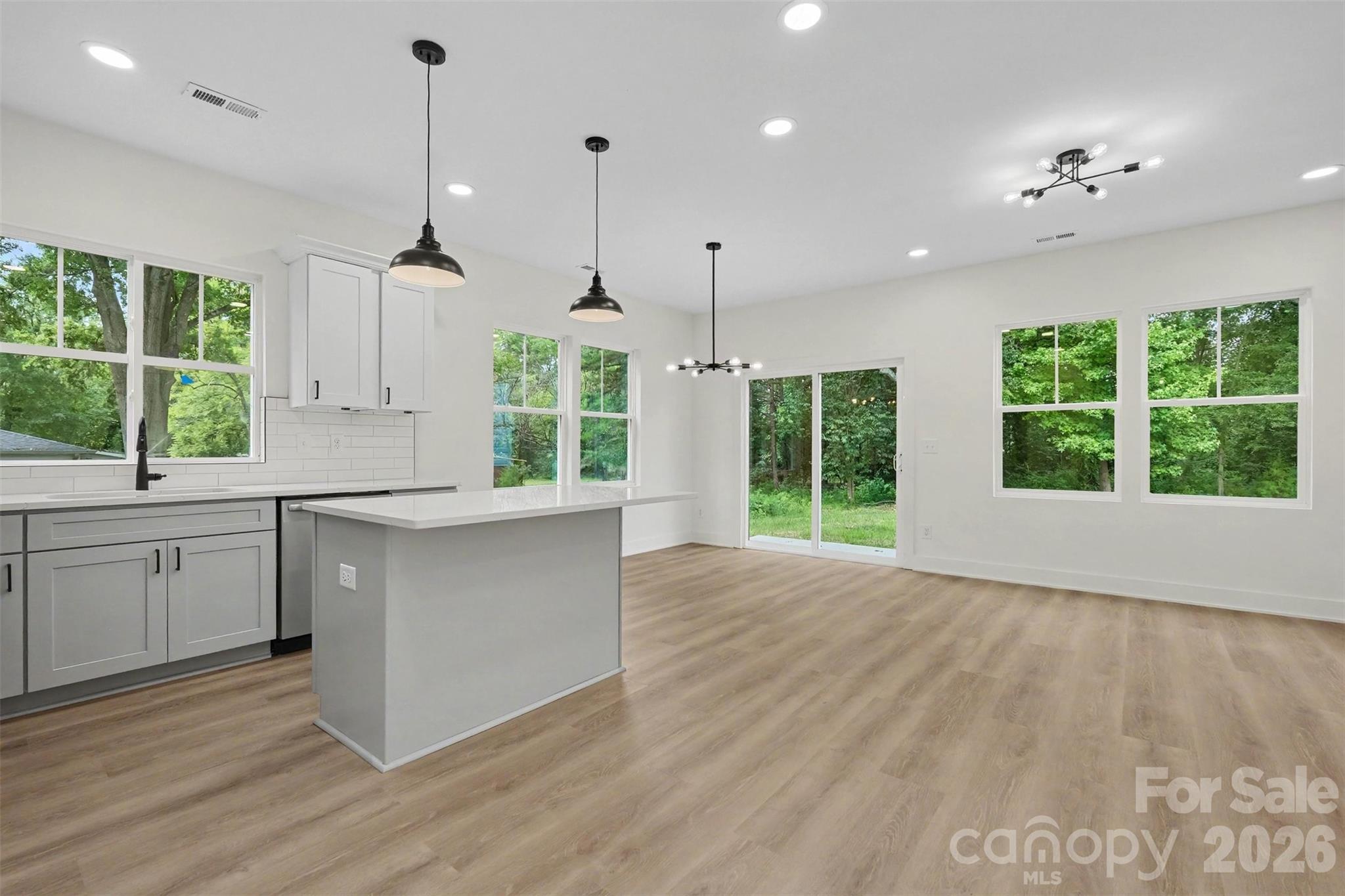 Duplex at 206 W Todd Lane, Charlotte, photo 7 of 26
