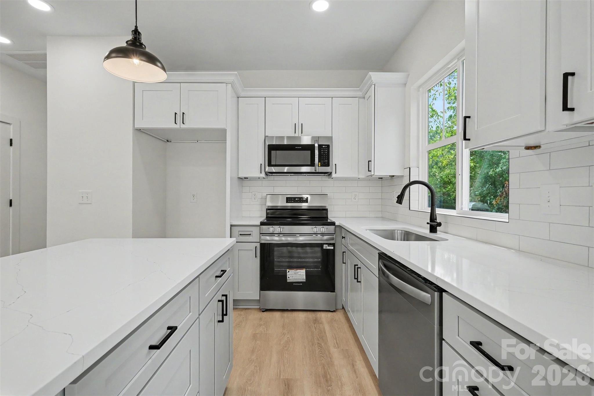 Duplex at 206 W Todd Lane, Charlotte, photo 15 of 26