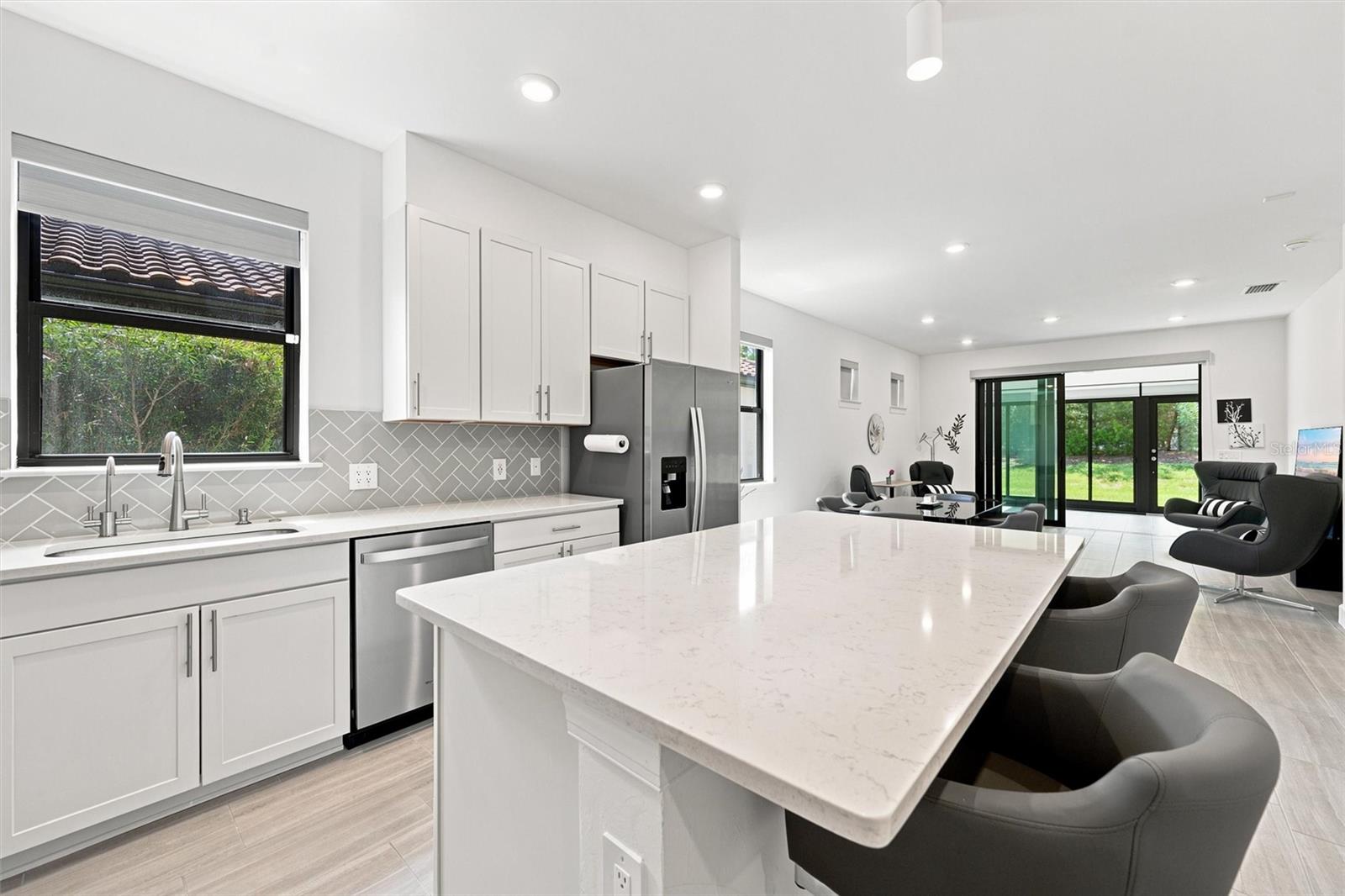 Single Family Residence at 6713 ALSTEAD CIR, BRADENTON, photo 11 of 65