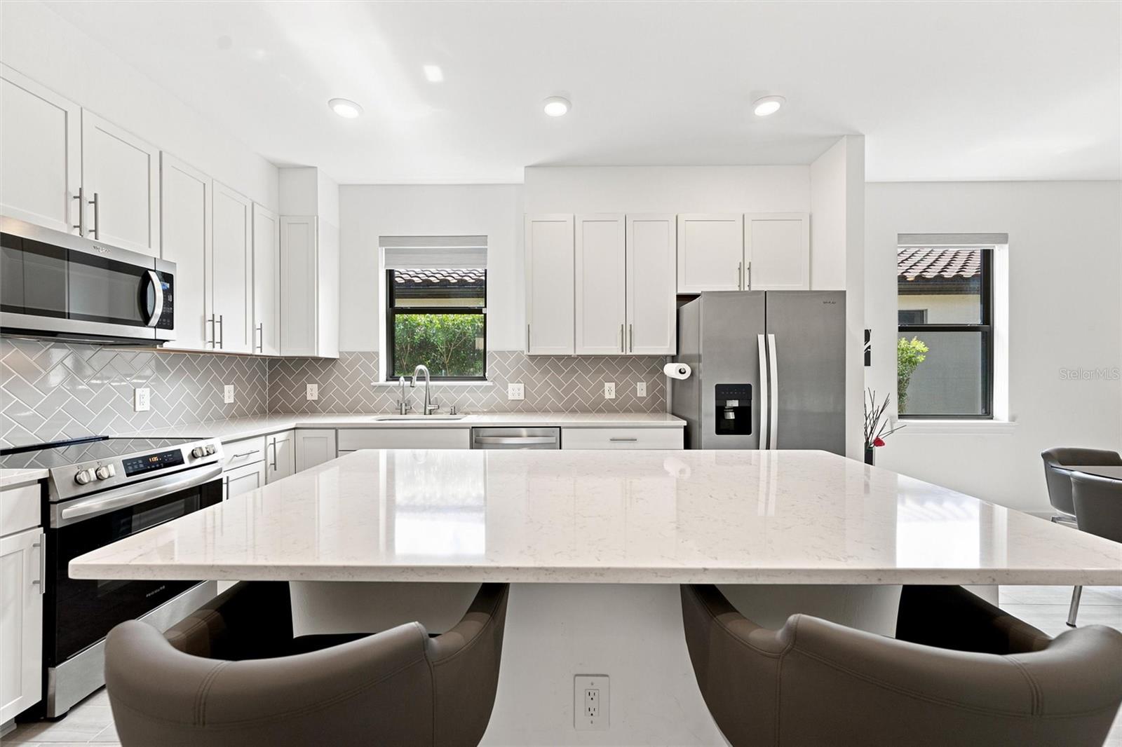 Single Family Residence at 6713 ALSTEAD CIR, BRADENTON, photo 12 of 65