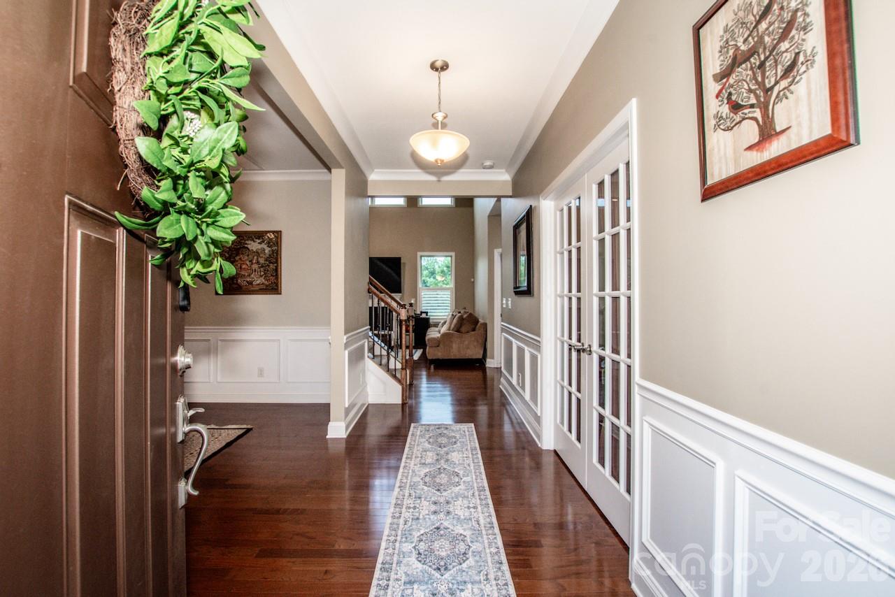 Beautiful foyer entry - 130 Eagles Landing Drive, Mooresville