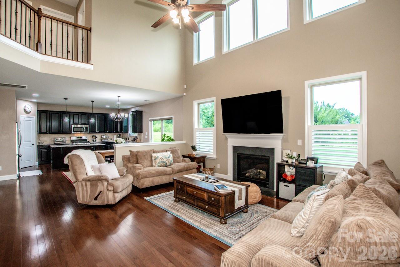 Tall cielings - 130 Eagles Landing Drive, Mooresville