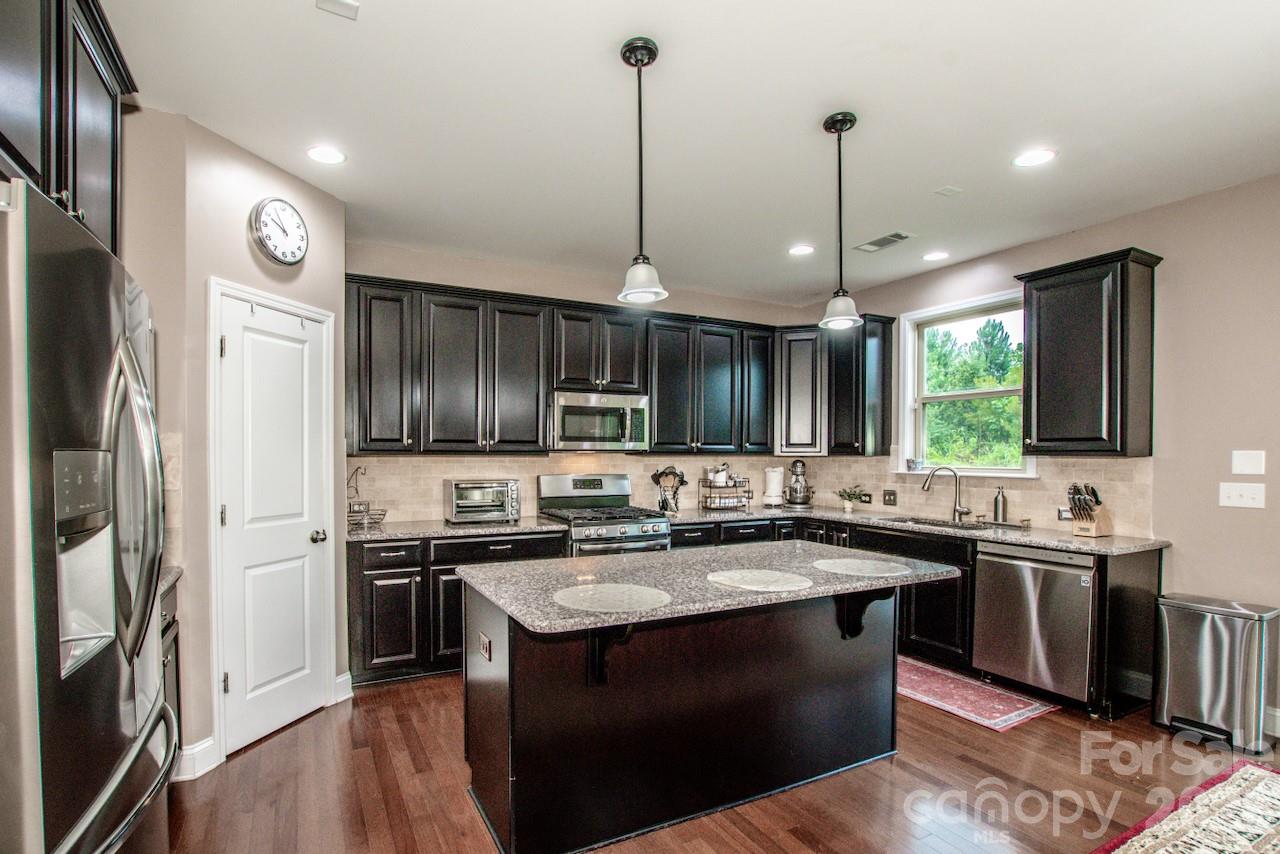 Granite countertops - 130 Eagles Landing Drive, Mooresville
