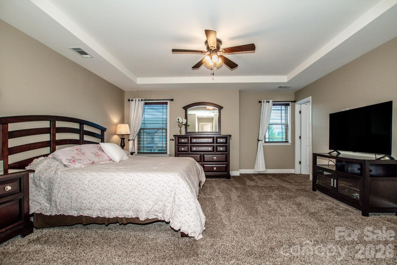 Trey ceiling in primary - 130 Eagles Landing Drive, Mooresville
