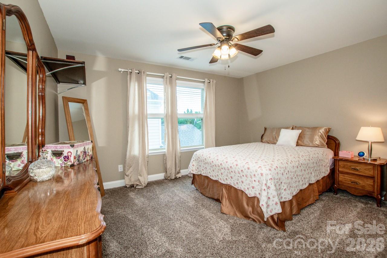 Light, bright and airy room - 130 Eagles Landing Drive, Mooresville