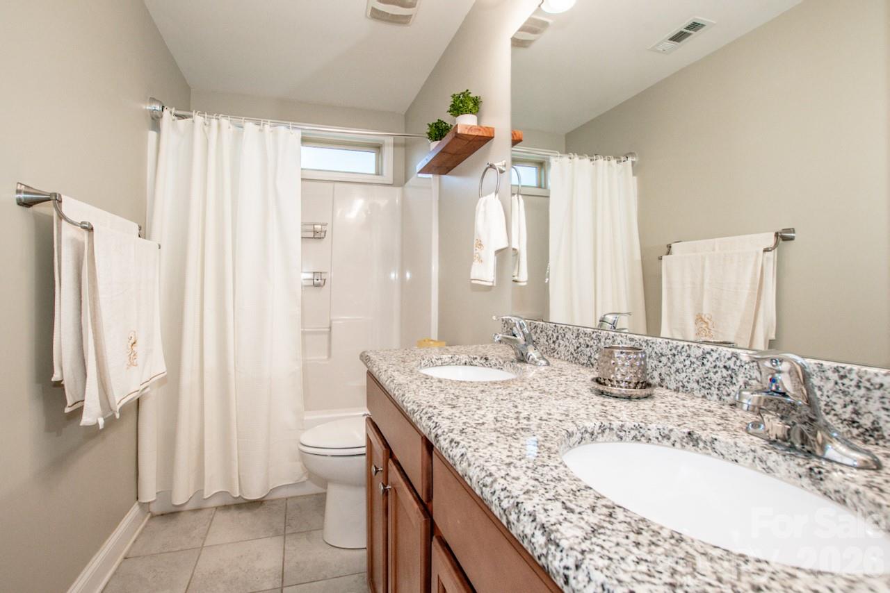 Hall bathroom with dual vanities - 130 Eagles Landing Drive, Mooresville