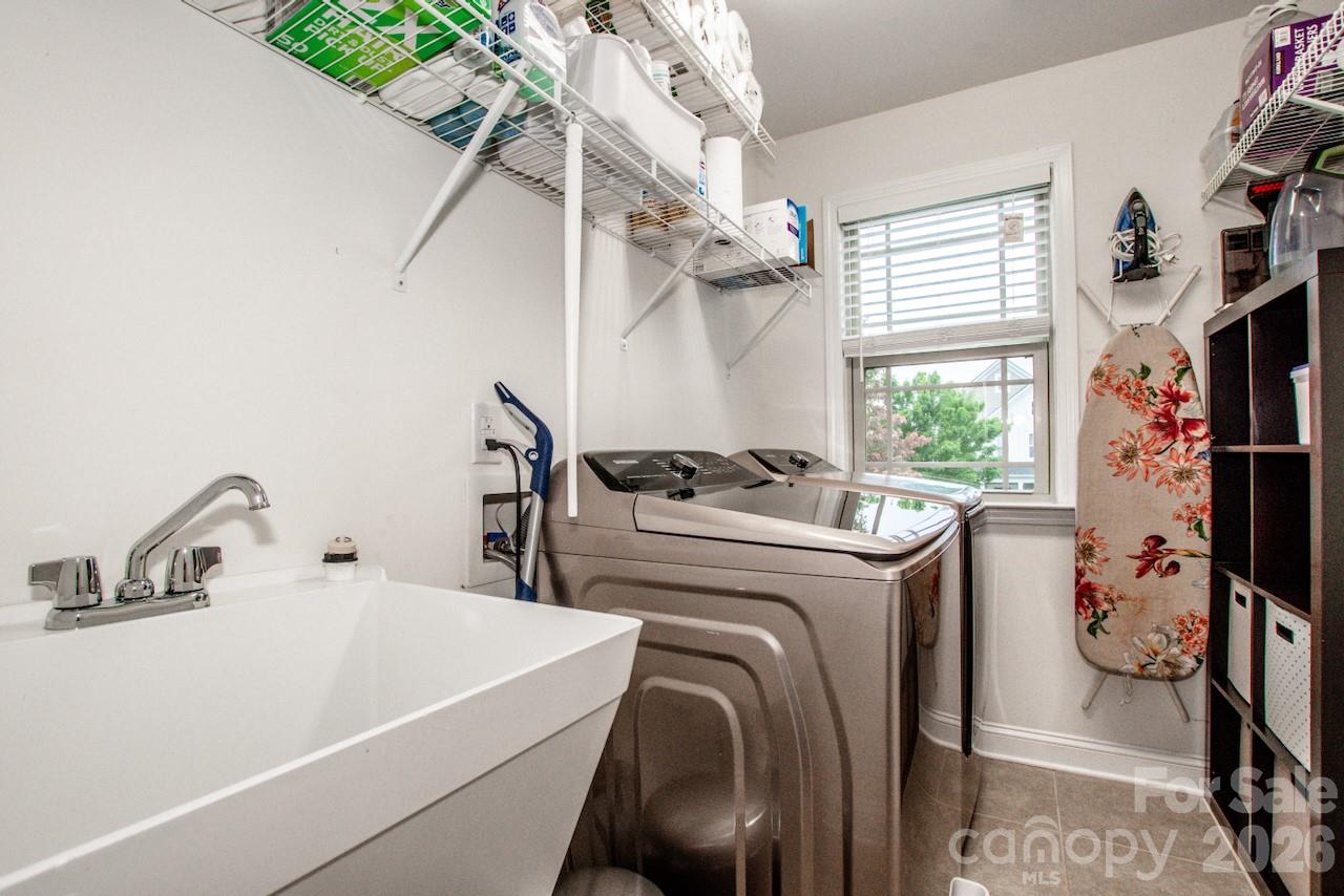 Super spacious laundry room with a wash basin - 130 Eagles Landing Drive, Mooresville