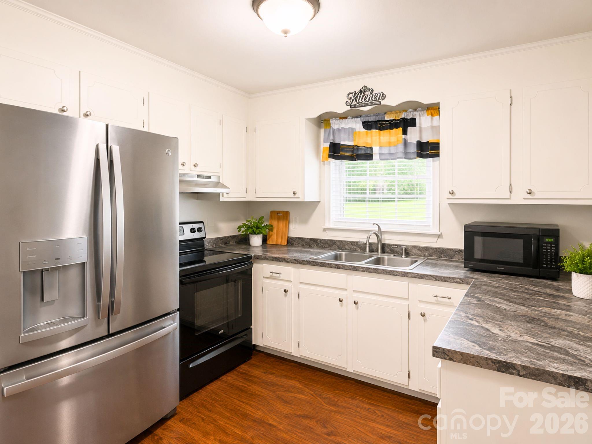 Kitchen - 2109 Fernwood Drive, Shelby