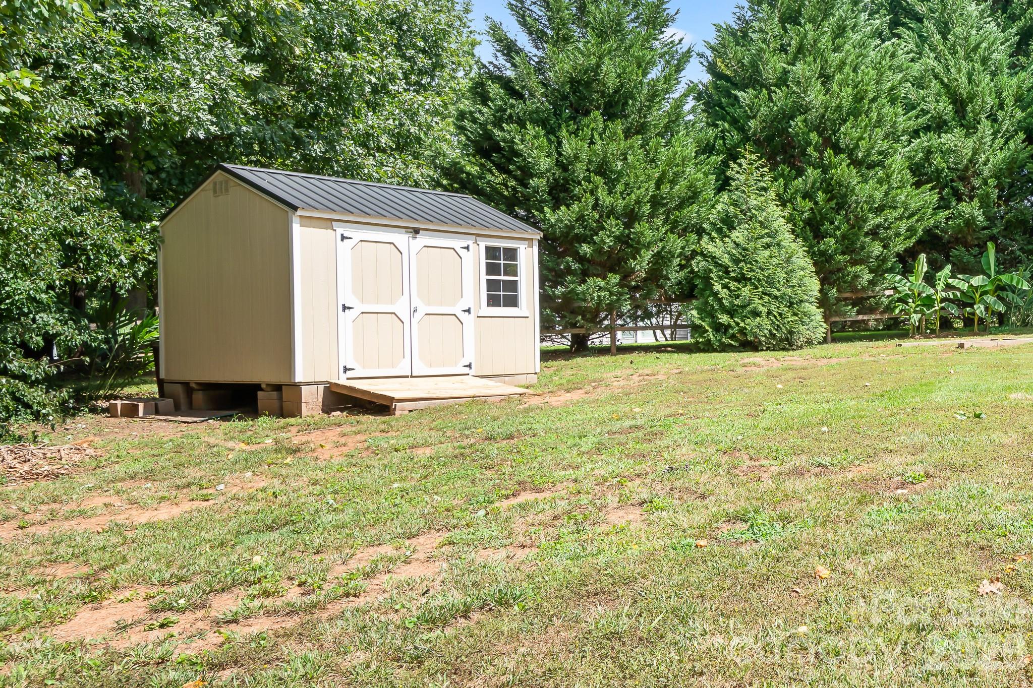 Single Family Residence at 138 Valley Glen Drive, Troutman, photo 34 of 36