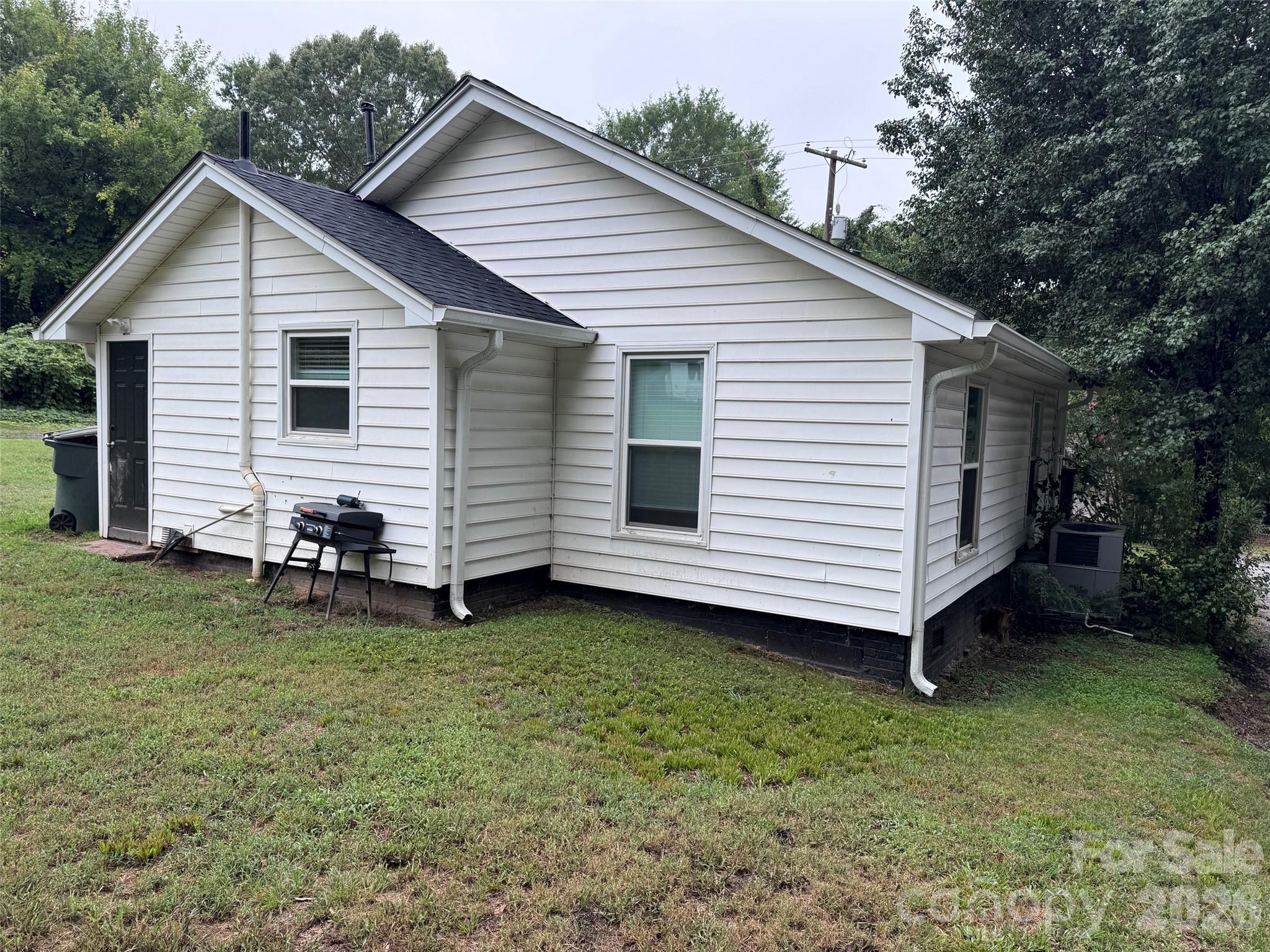 Single Family Residence at 512 S Gray Street, Gastonia, photo 7 of 28