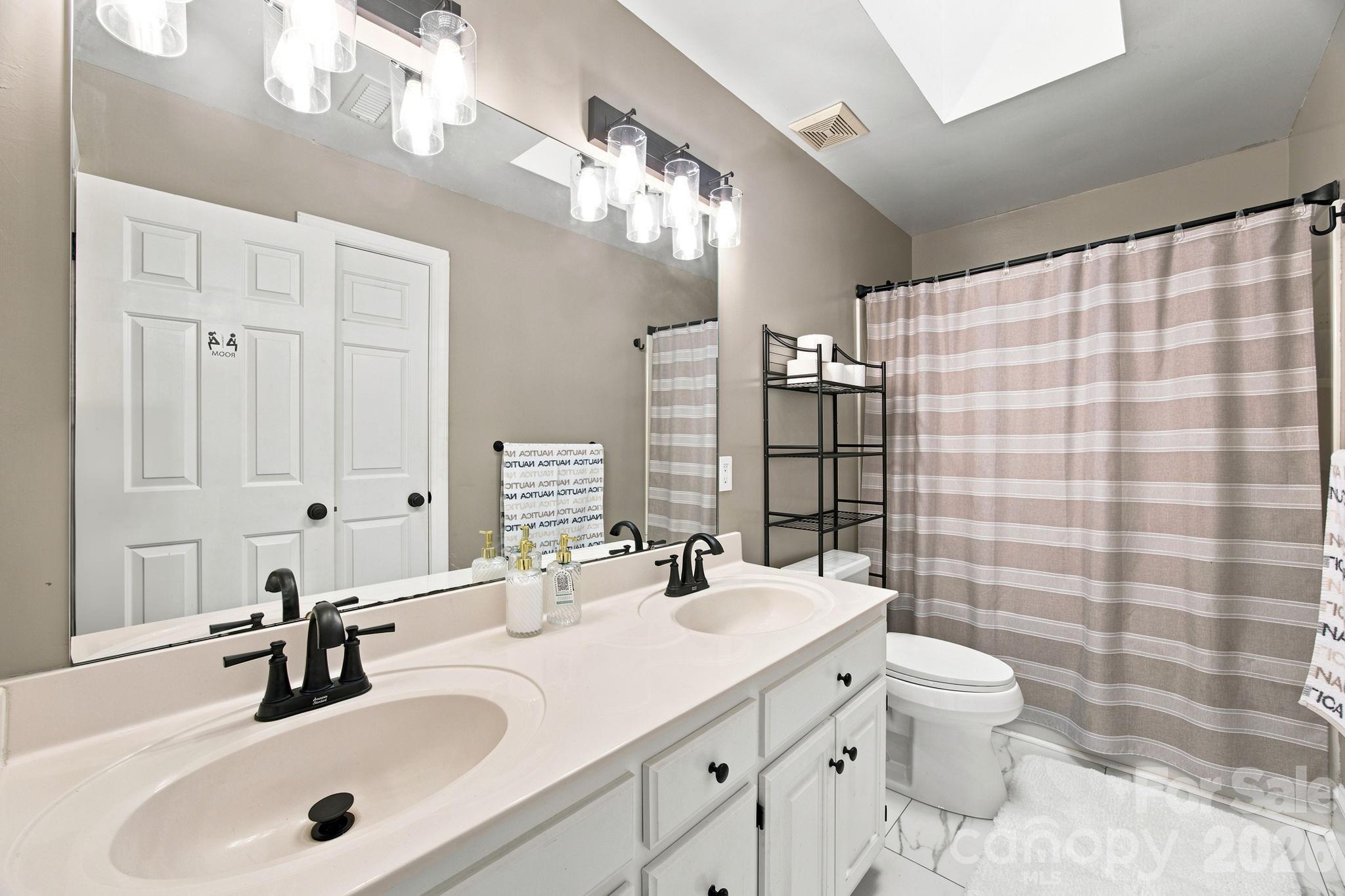 Single Family Residence at 115 Valley Glen Drive, Waxhaw, photo 6 of 40