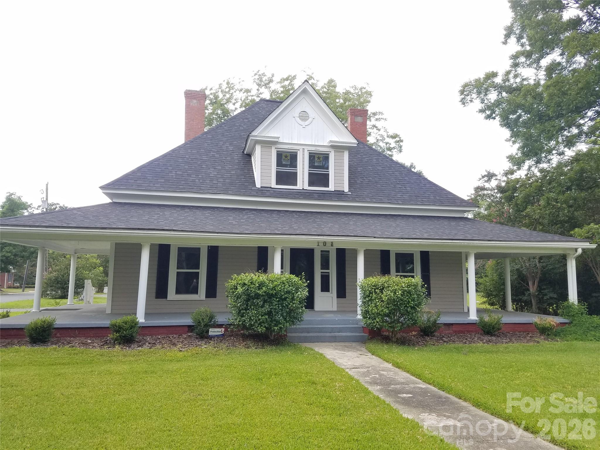 Single Family Residence at 108 S Main Street, Wingate, photo 6 of 30