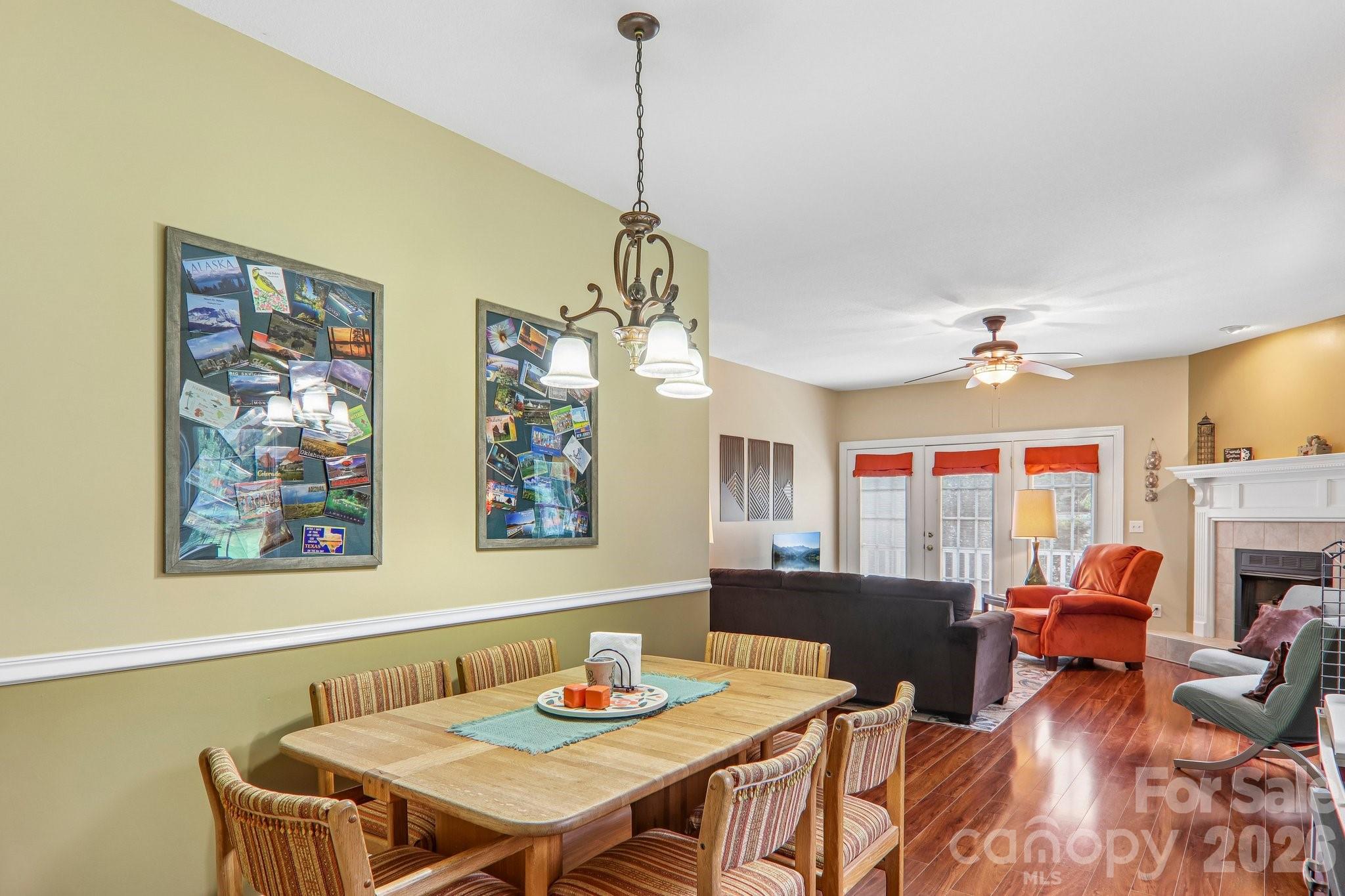 Great space for relaxing or entertaining - 3311 Sandy Drive, Hendersonville