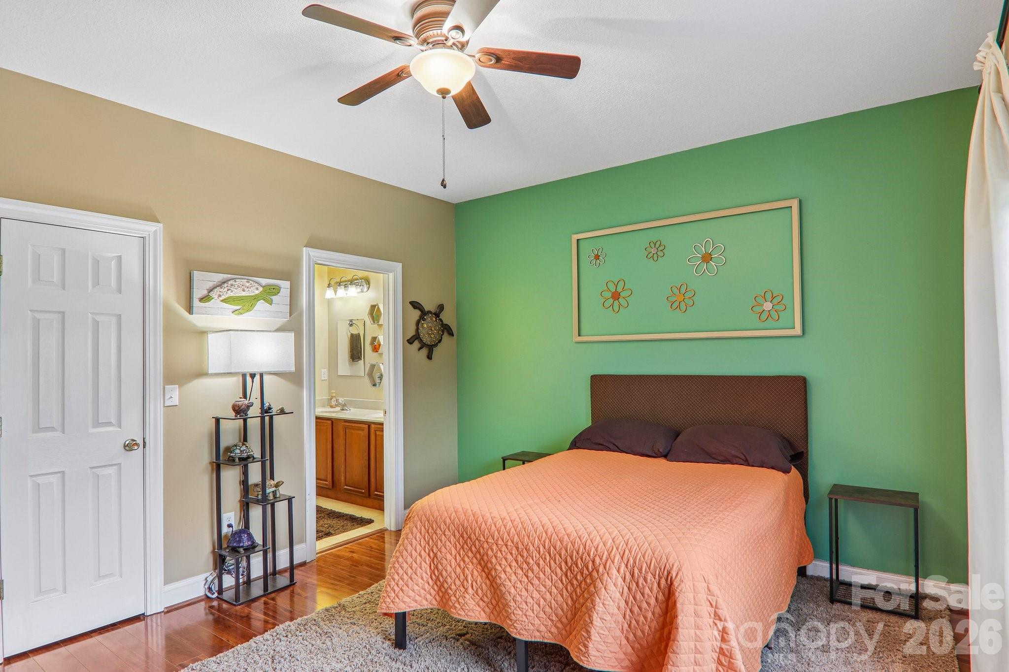 Looking towards bathroom - 3311 Sandy Drive, Hendersonville