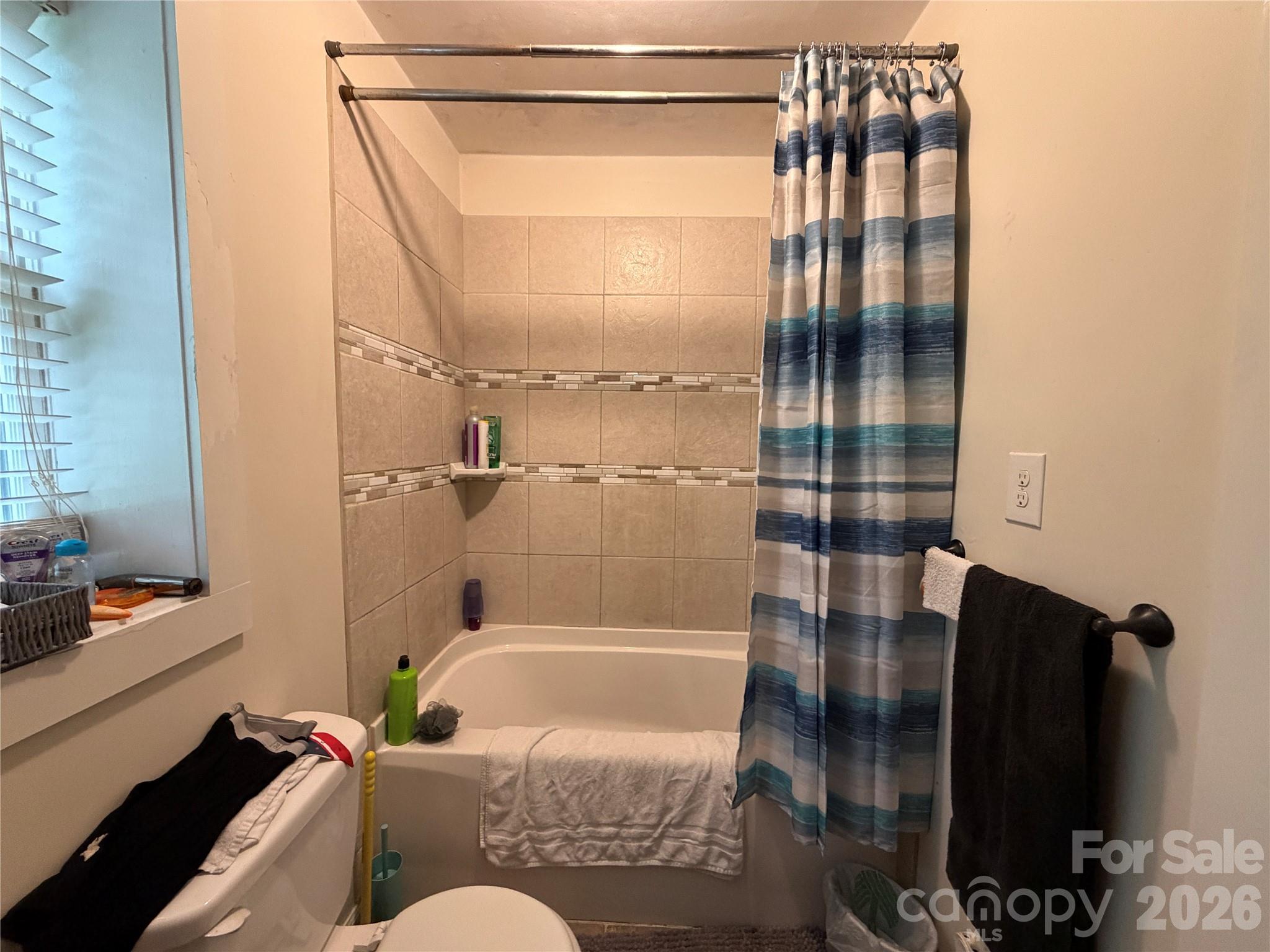 Bath - 77 Maple Road, Spruce Pine