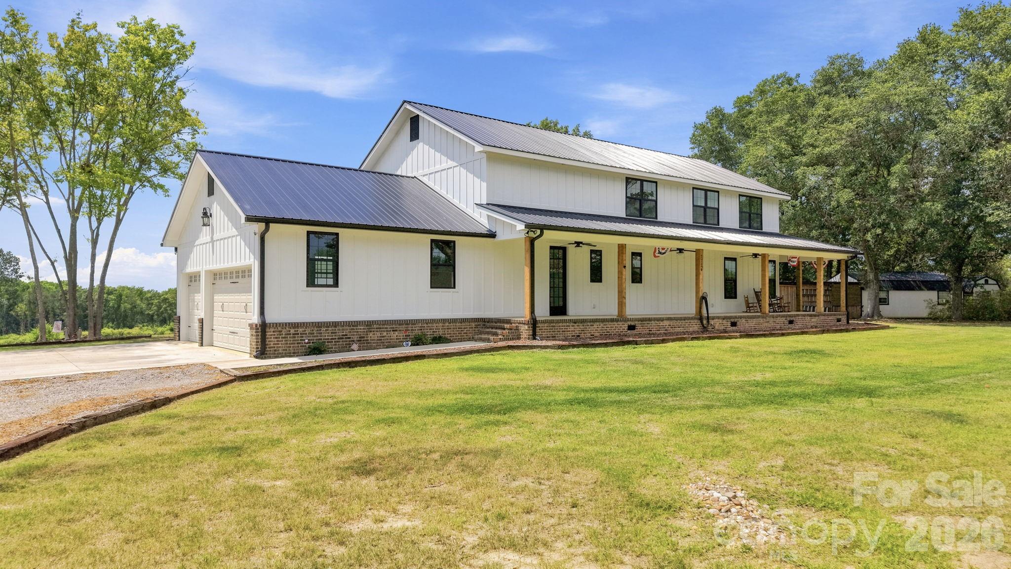 Custom built 4 bdrm /3.5 bath farm house - 1726-c Old Cheraw Highway, Rockingham