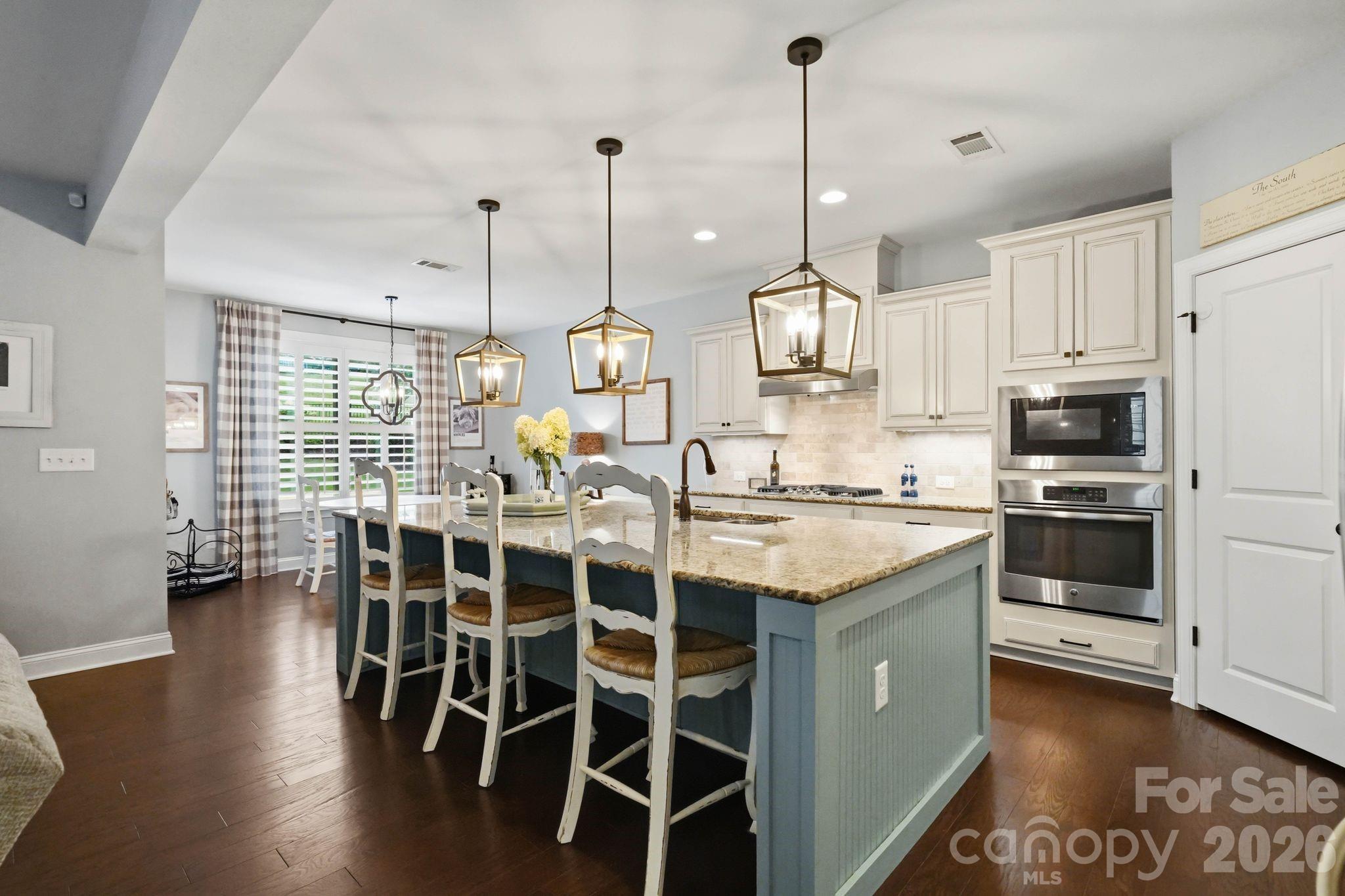 Gourmet Kitchen with Center Island & Walk-In Pantry - 109 Heron Cove Loop, Mooresville