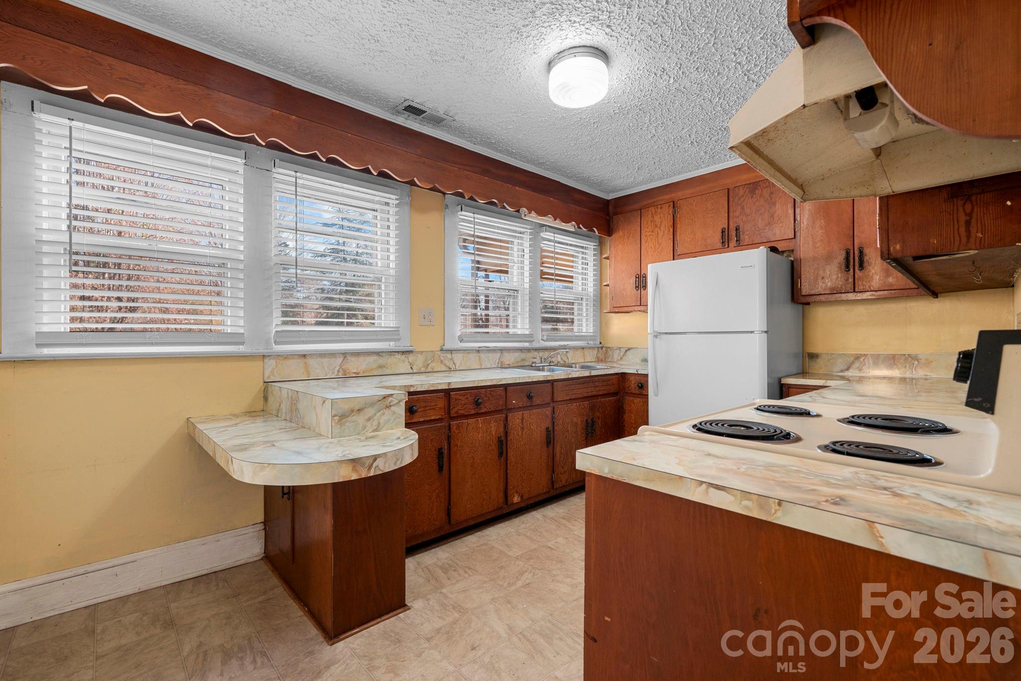 Single Family Residence at 1606 Poplar Street NW, Lenoir, photo 7 of 22