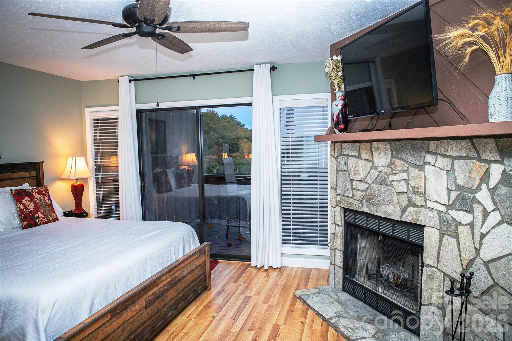 Double Fireplace for Cozy Winter Evenings - 78 Upper Tanglewood Road, Lake Toxaway