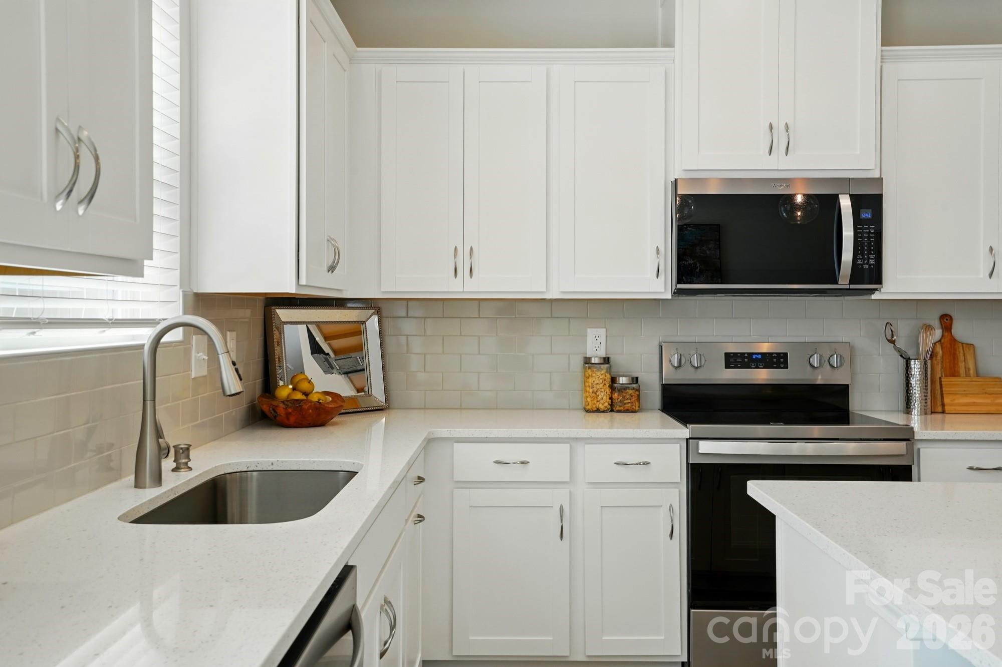 Townhouse at 324 Laura Elizabeth Lane, Clover, photo 10 of 33