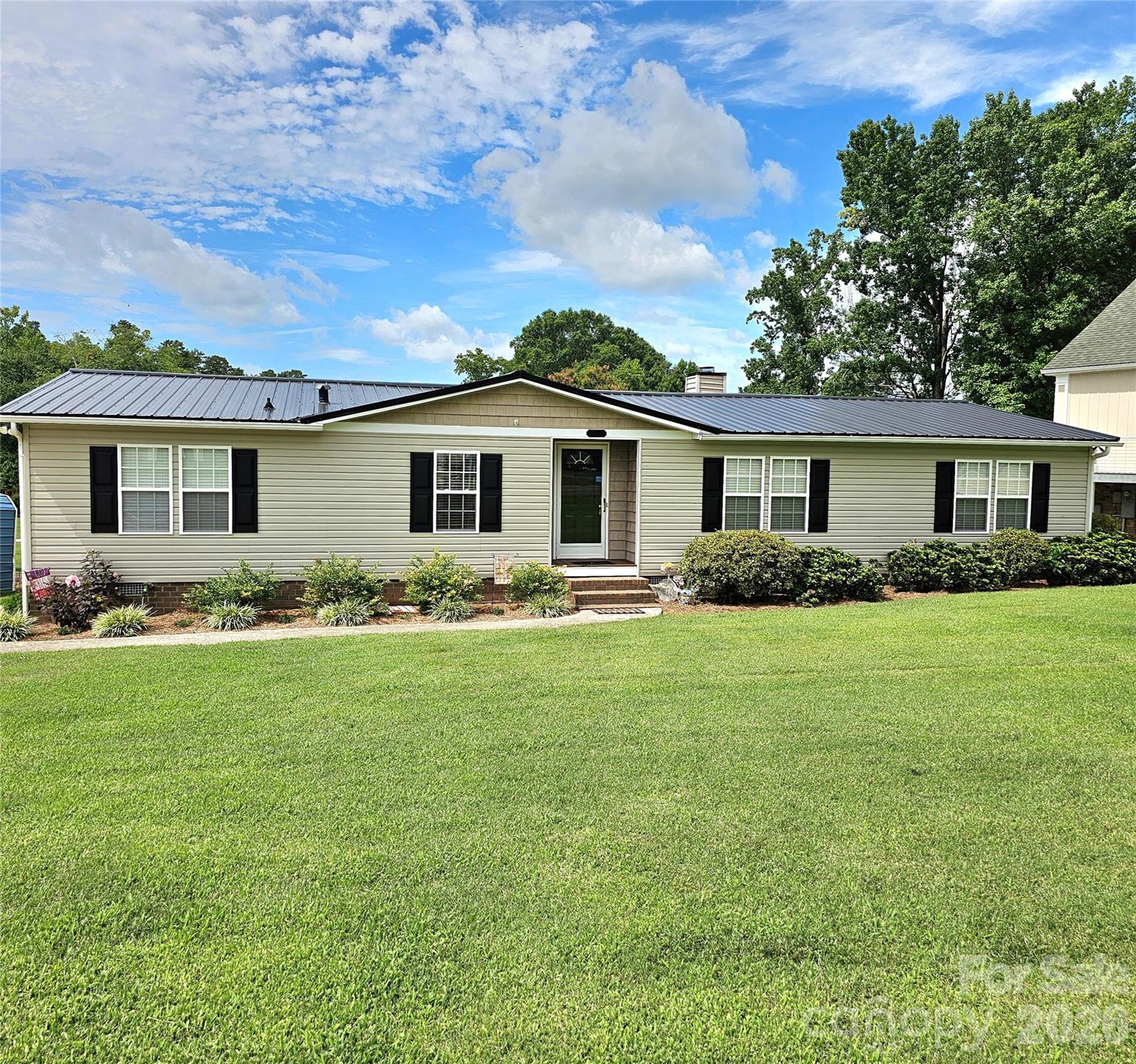Single Family Residence at 734 Pinehaven Drive, New London, photo 2 of 43