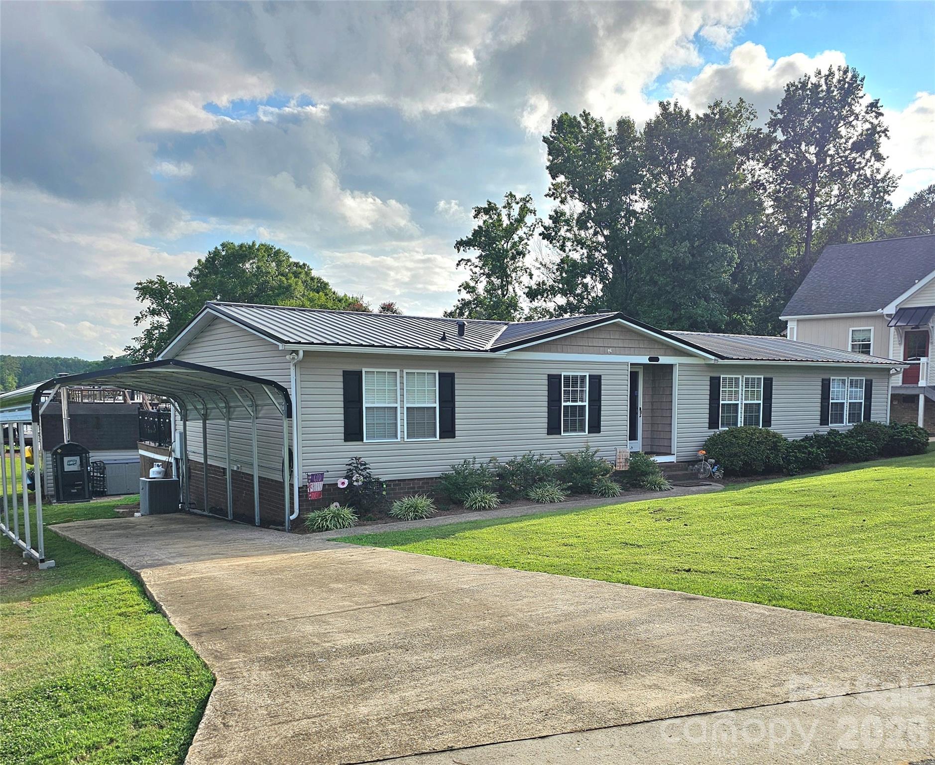 Single Family Residence at 734 Pinehaven Drive, New London, photo 3 of 43