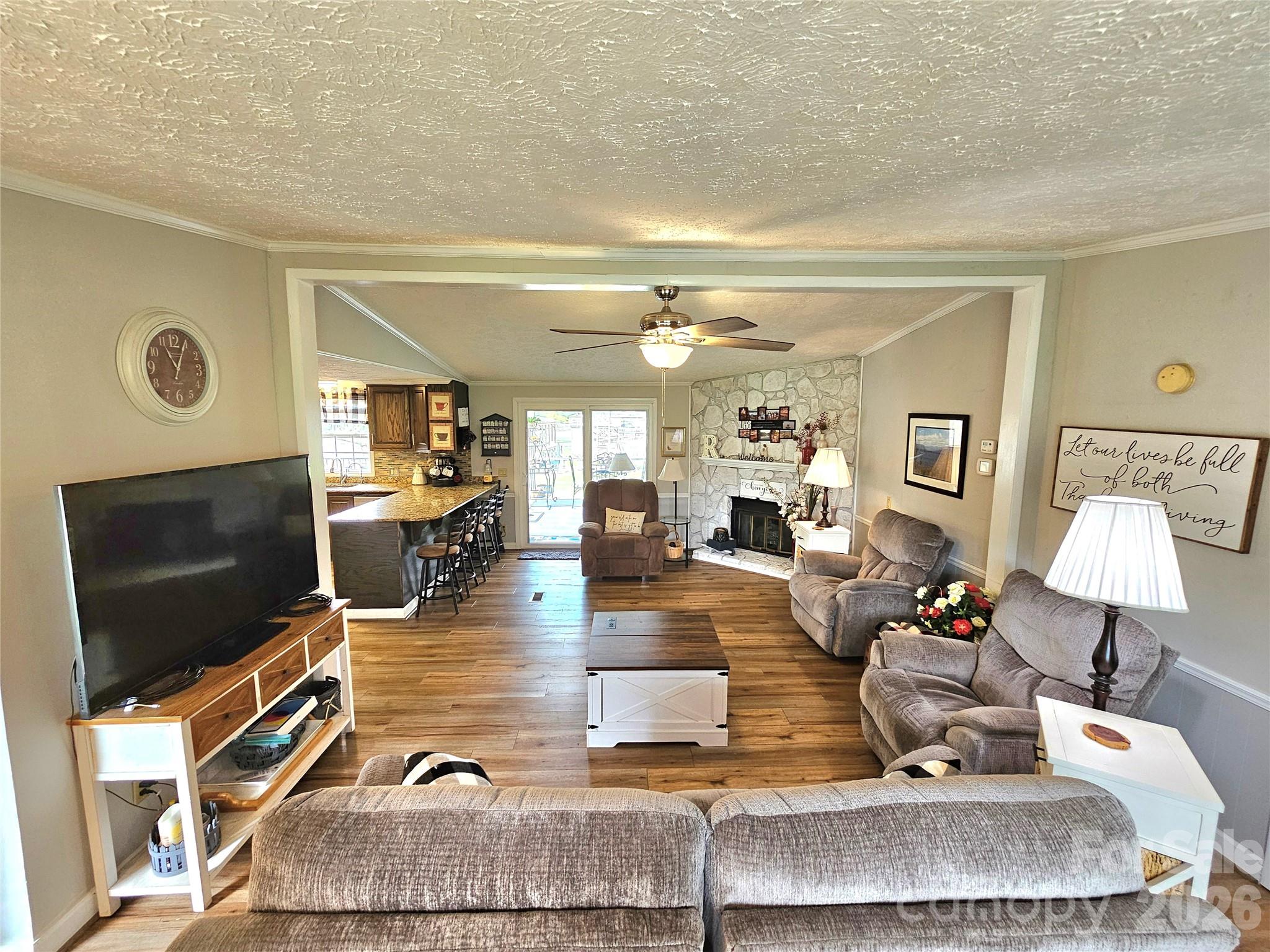 Single Family Residence at 734 Pinehaven Drive, New London, photo 6 of 43