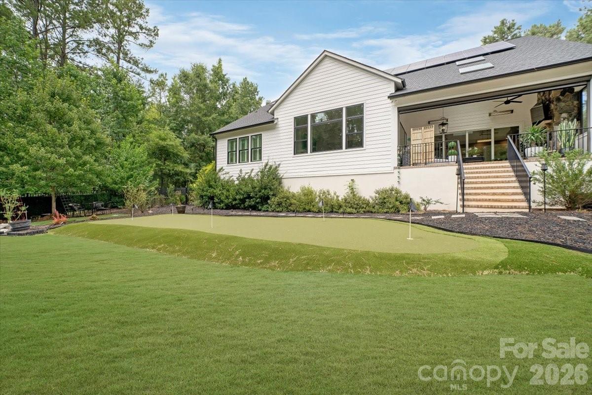 Backyard Putting Green - 6321 Chimney Bluff Road, Lancaster