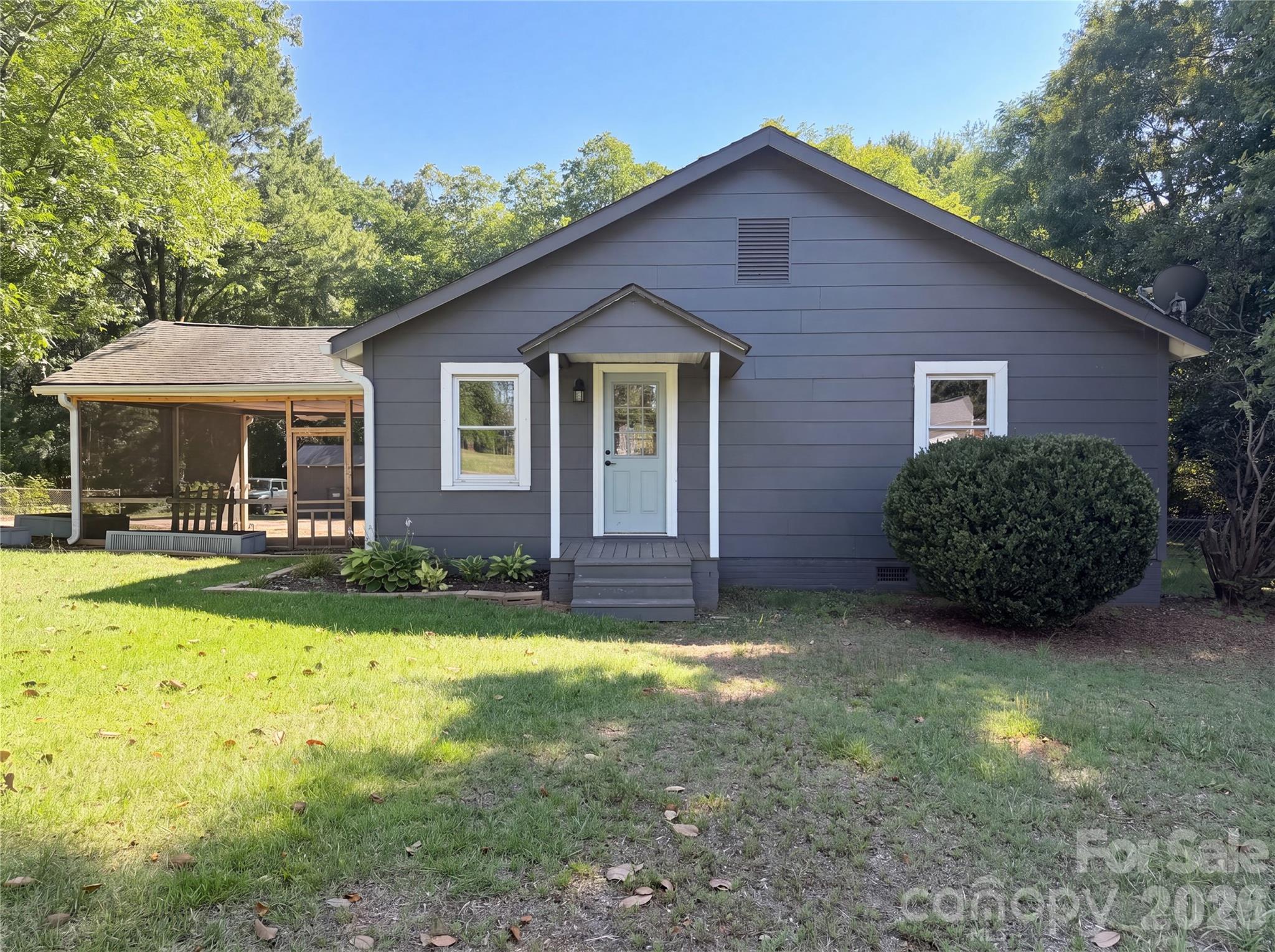 Single Family Residence at 164 E Waterlynn Road, Mooresville