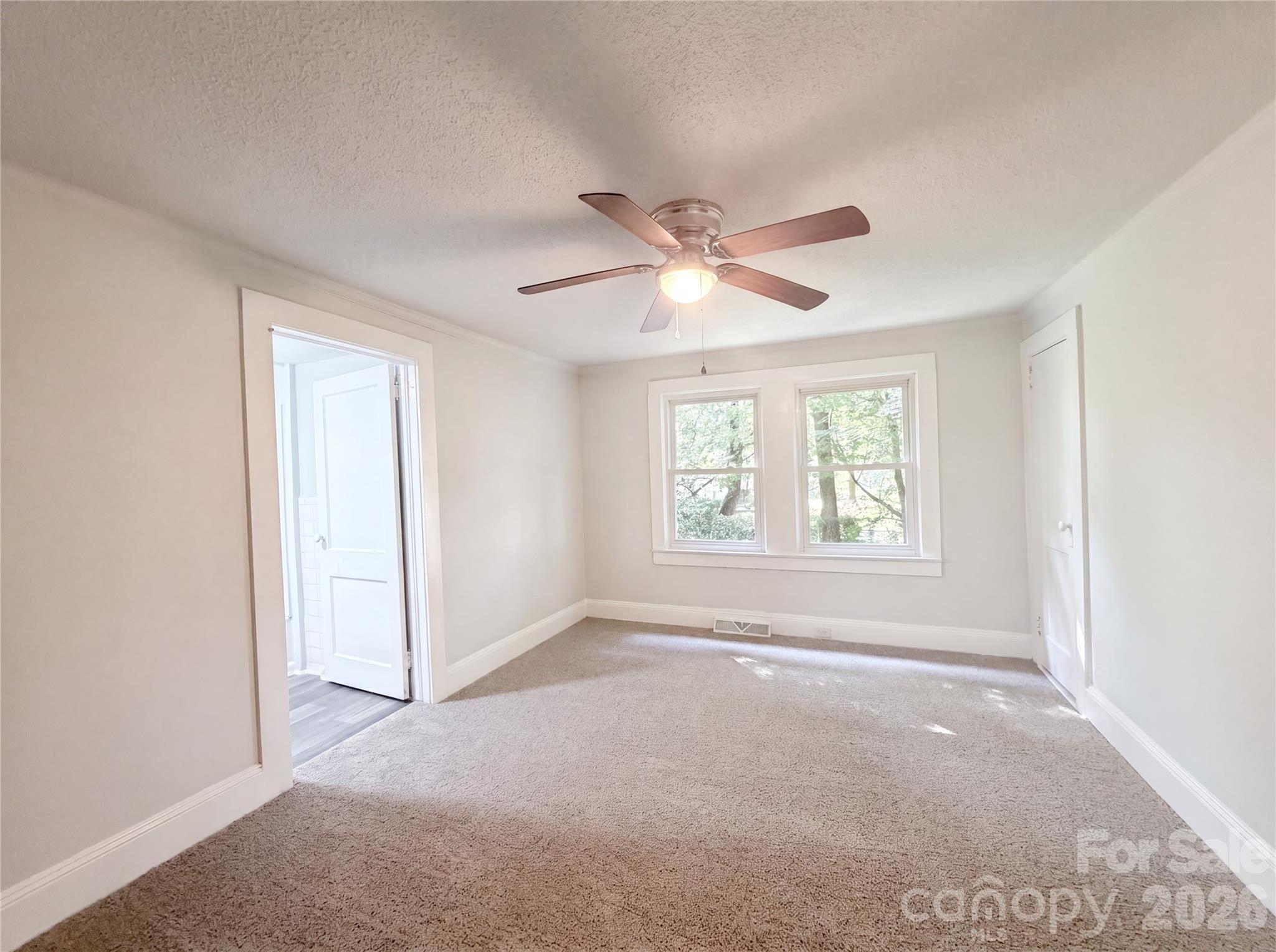 Single Family Residence at 164 E Waterlynn Road, Mooresville, photo 5 of 13