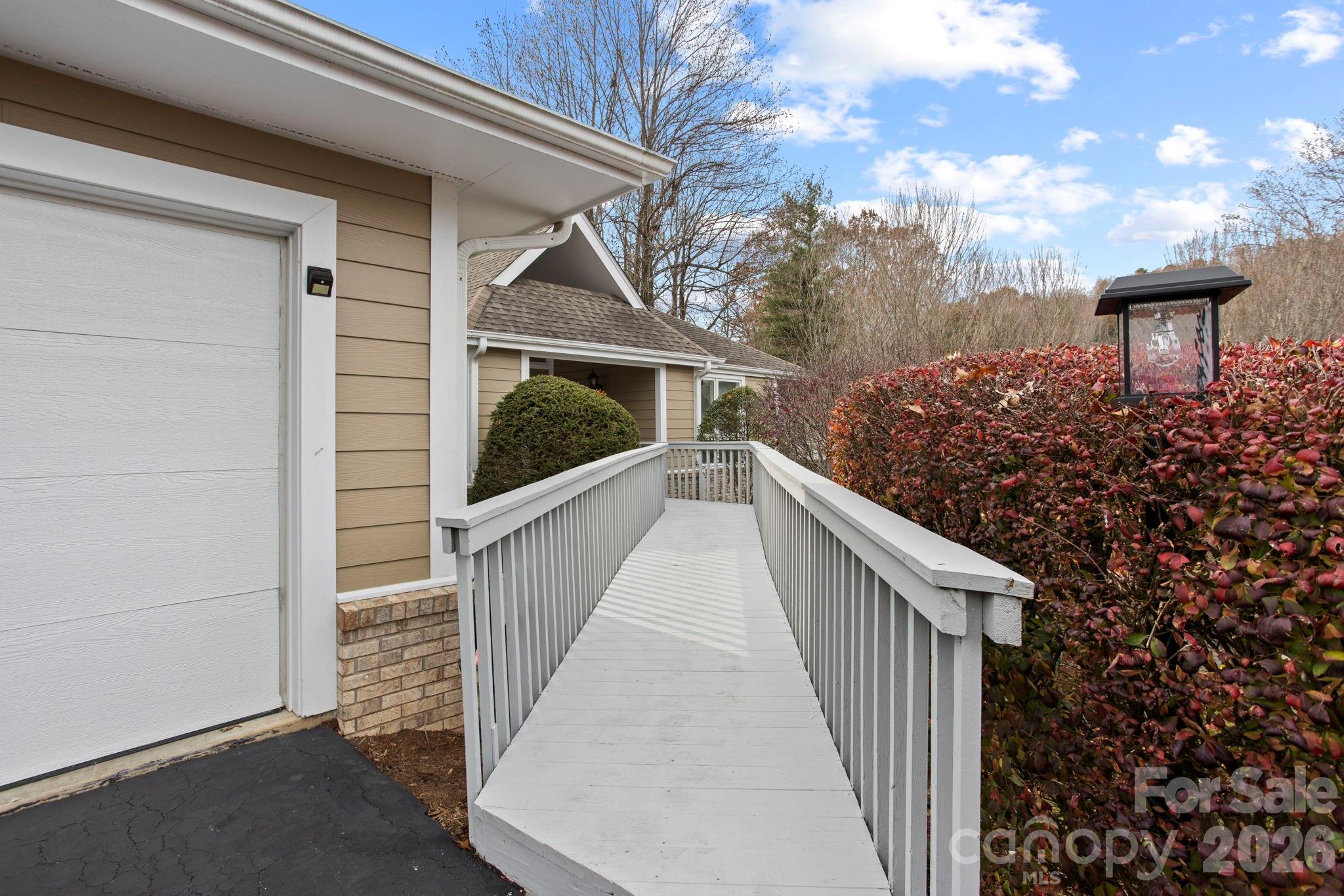 Condominium at 122 Broadmoor Drive, Flat Rock, photo 5 of 45
