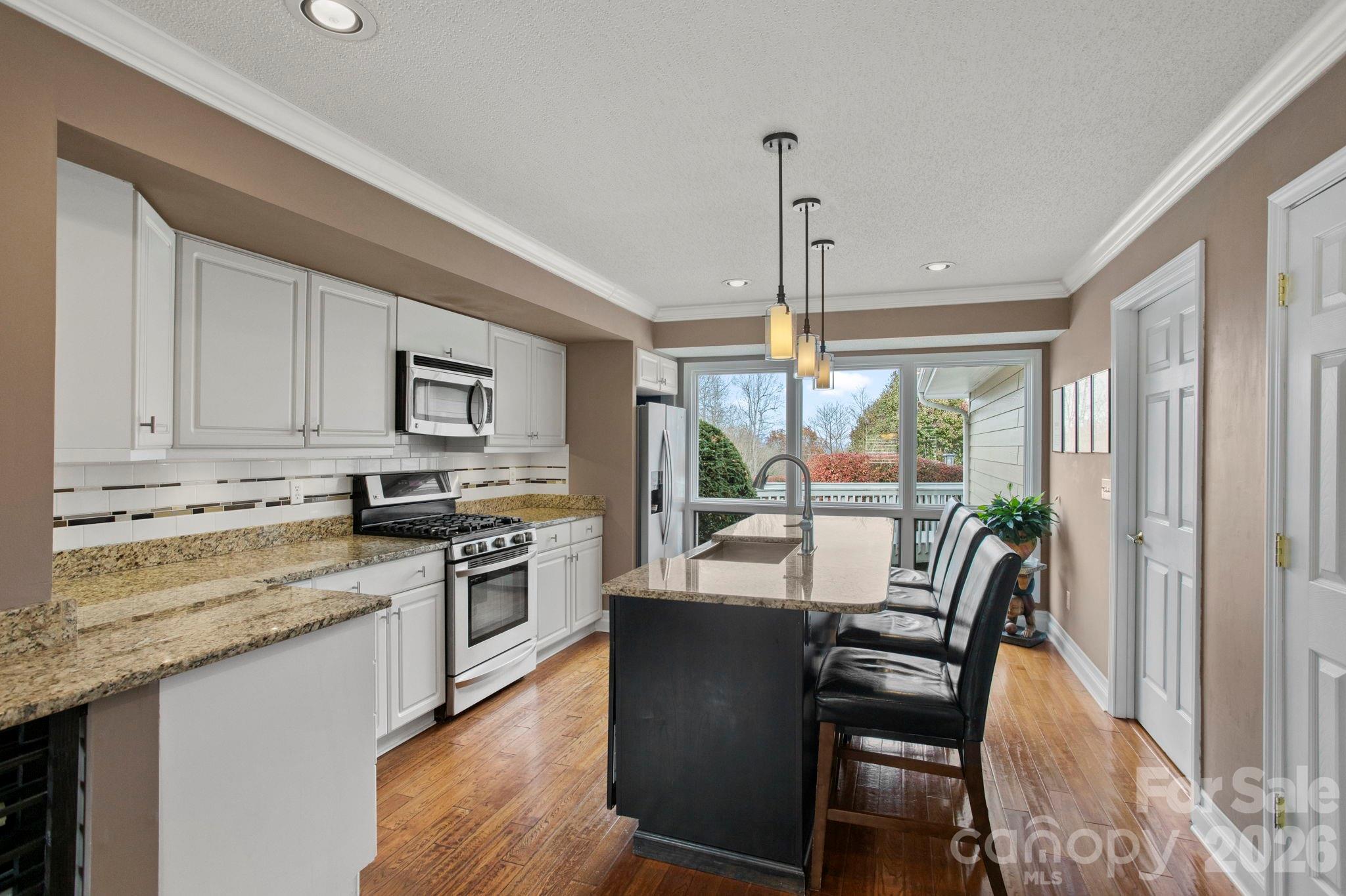 Condominium at 122 Broadmoor Drive, Flat Rock, photo 14 of 45