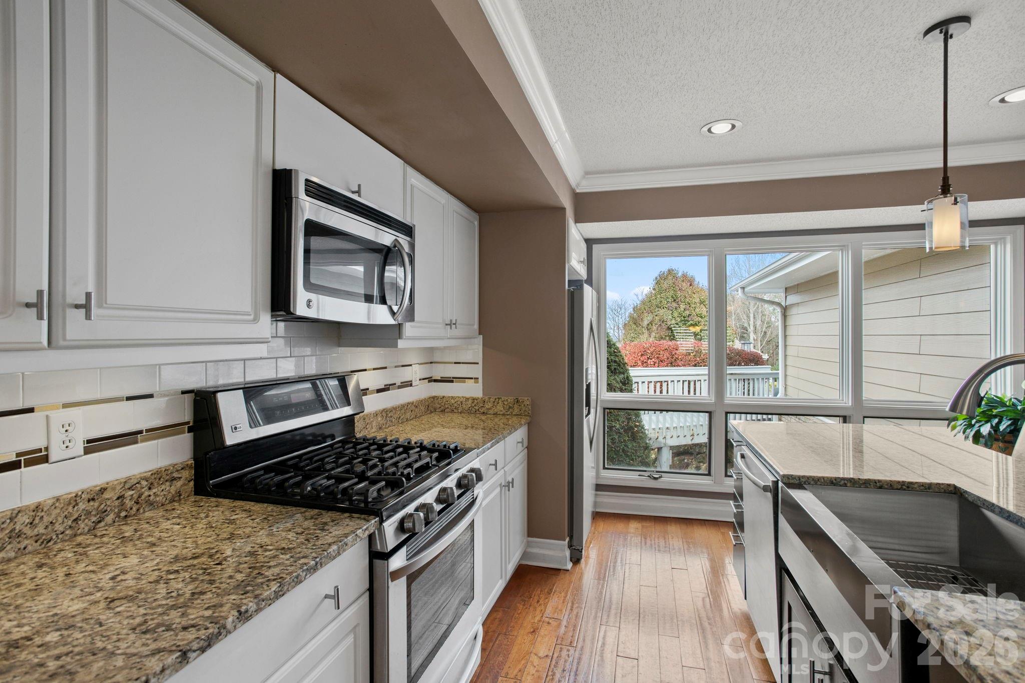 Condominium at 122 Broadmoor Drive, Flat Rock, photo 17 of 45