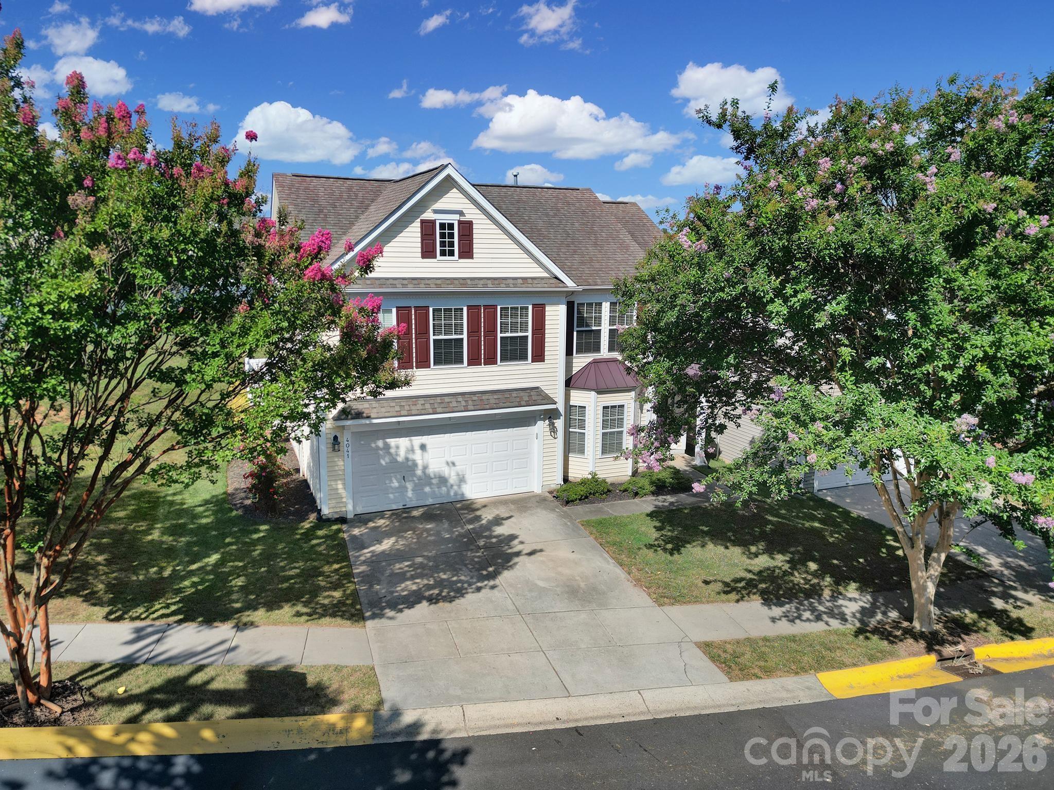 Single Family Residence at 4041 Abbotsbury Drive, Fort Mill, photo 3 of 37