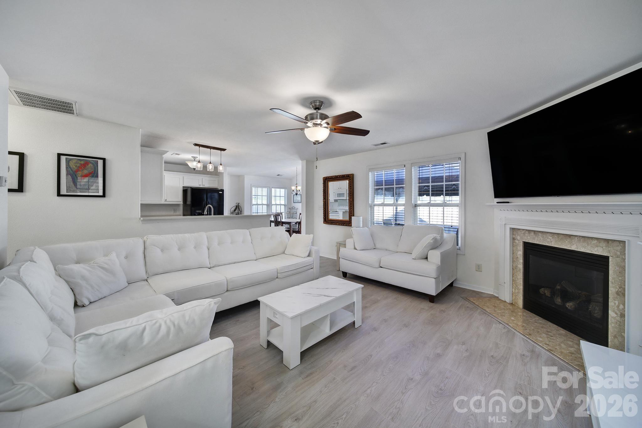 Single Family Residence at 4041 Abbotsbury Drive, Fort Mill, photo 9 of 37