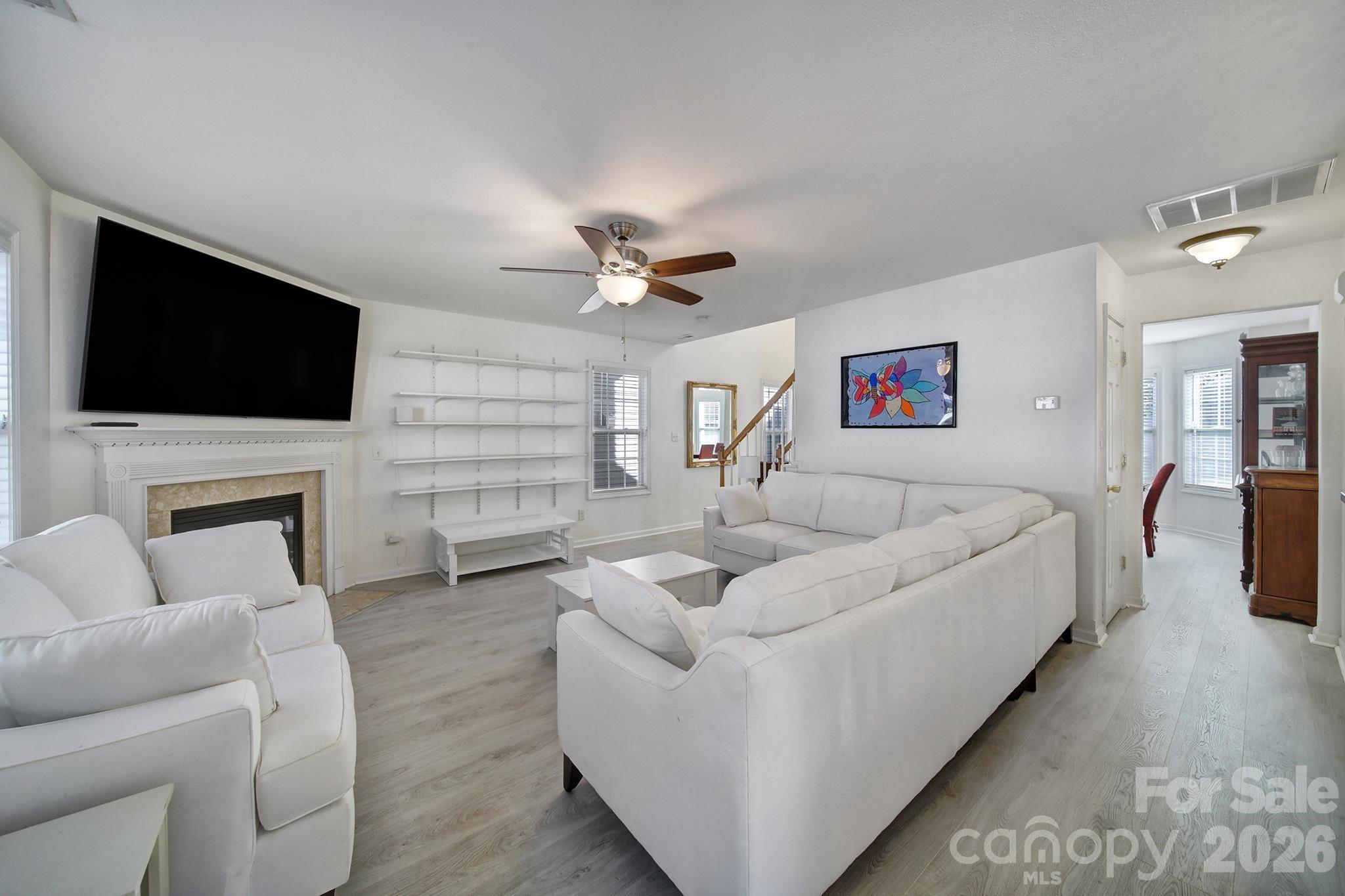 Single Family Residence at 4041 Abbotsbury Drive, Fort Mill, photo 10 of 37