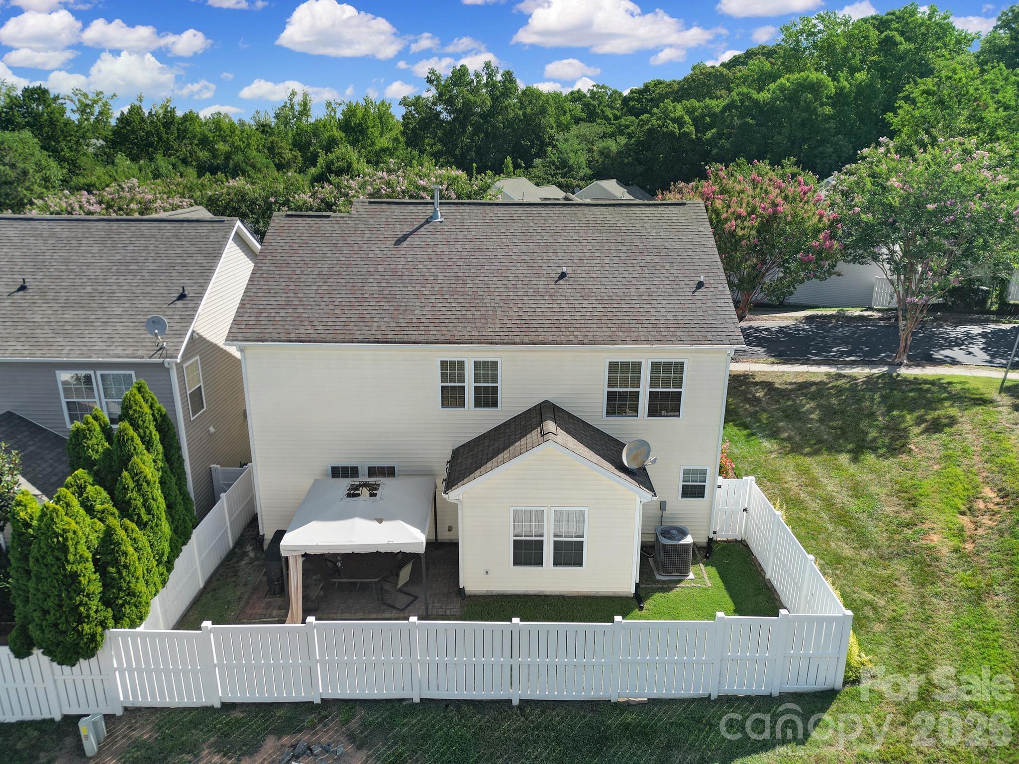 Single Family Residence at 4041 Abbotsbury Drive, Fort Mill, photo 33 of 37