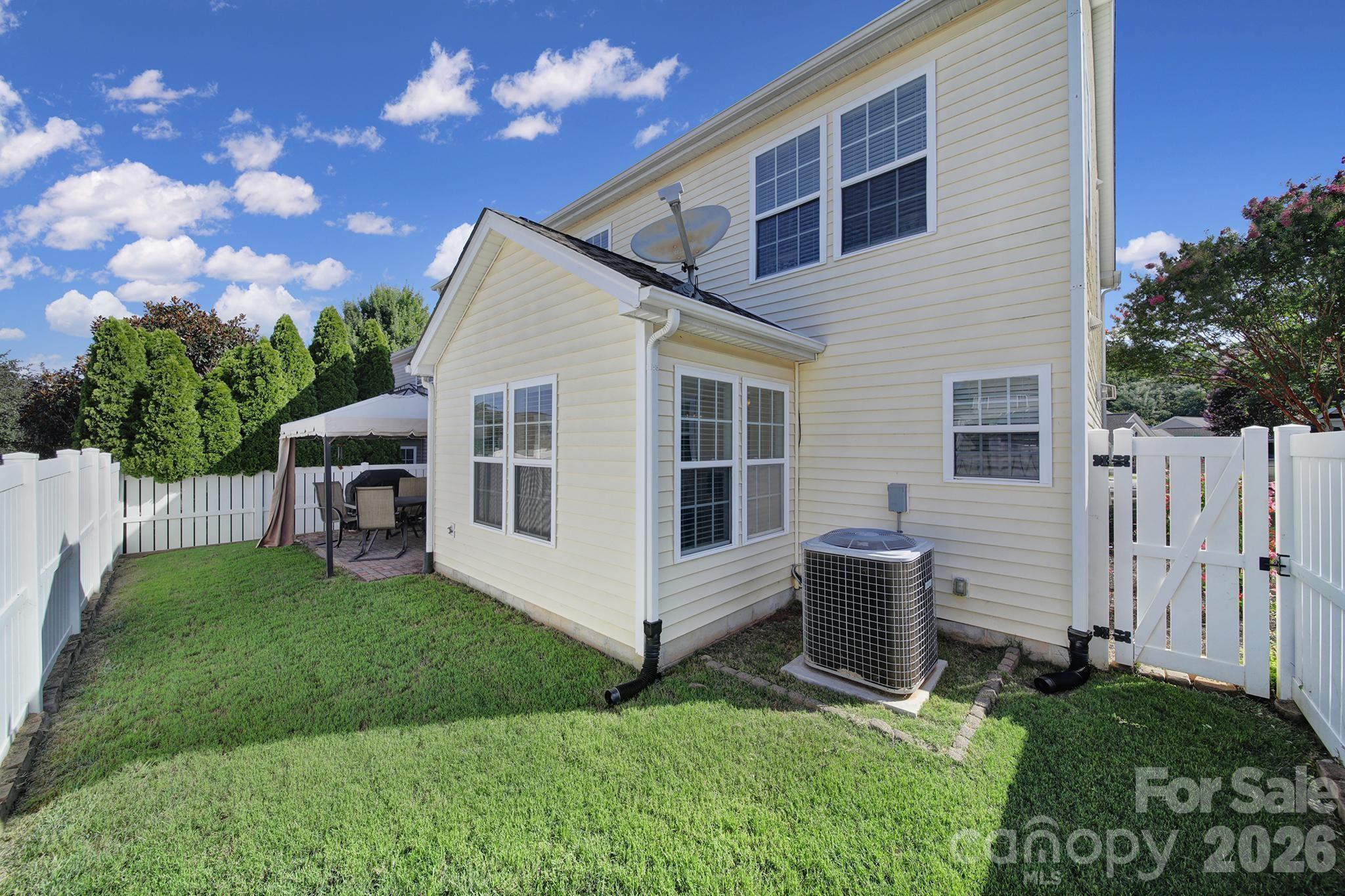 Single Family Residence at 4041 Abbotsbury Drive, Fort Mill, photo 35 of 37