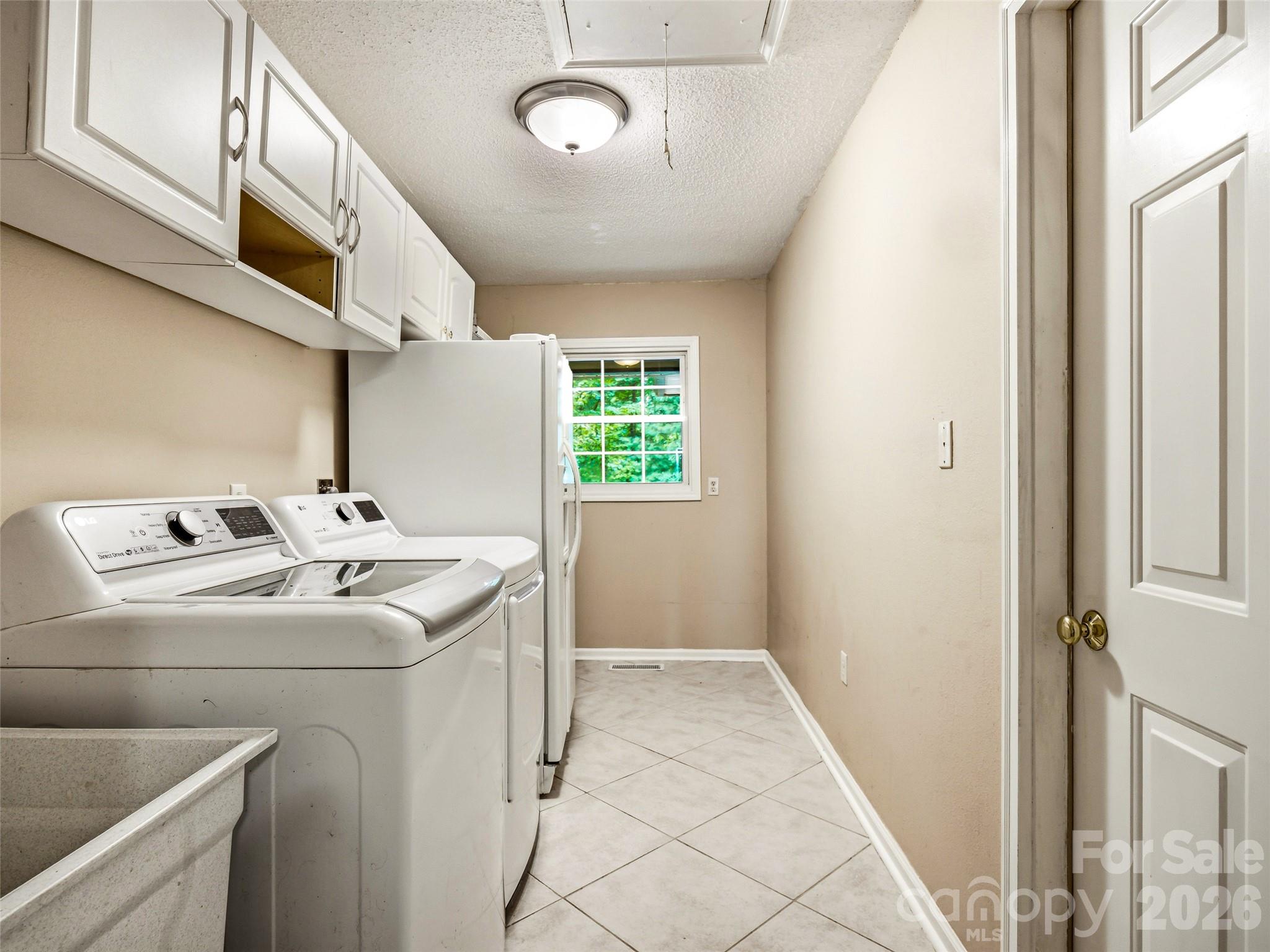 Single Family Residence at 20 Adohi Court, Brevard, photo 19 of 47