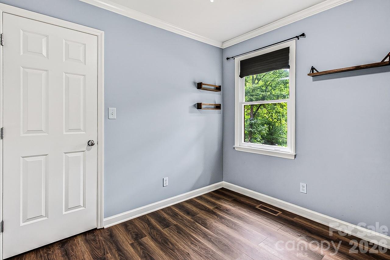 Single Family Residence at 4918 Kaysboro Drive, Winston Salem, photo 10 of 24